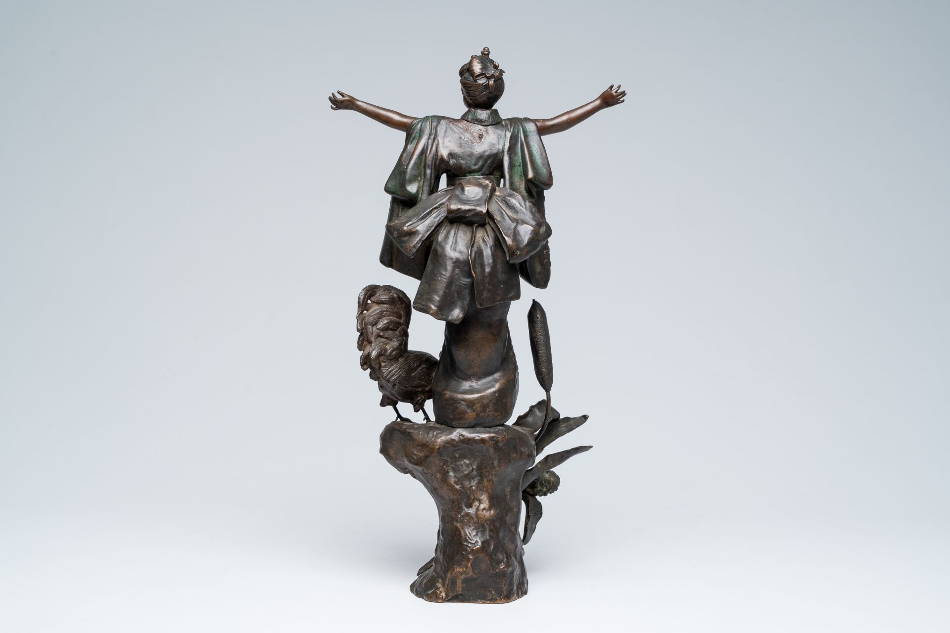 A French patinated bronze sculpture of a Japanese lady with a rooster at the reed with inlay, 20th C - Image 4 of 7