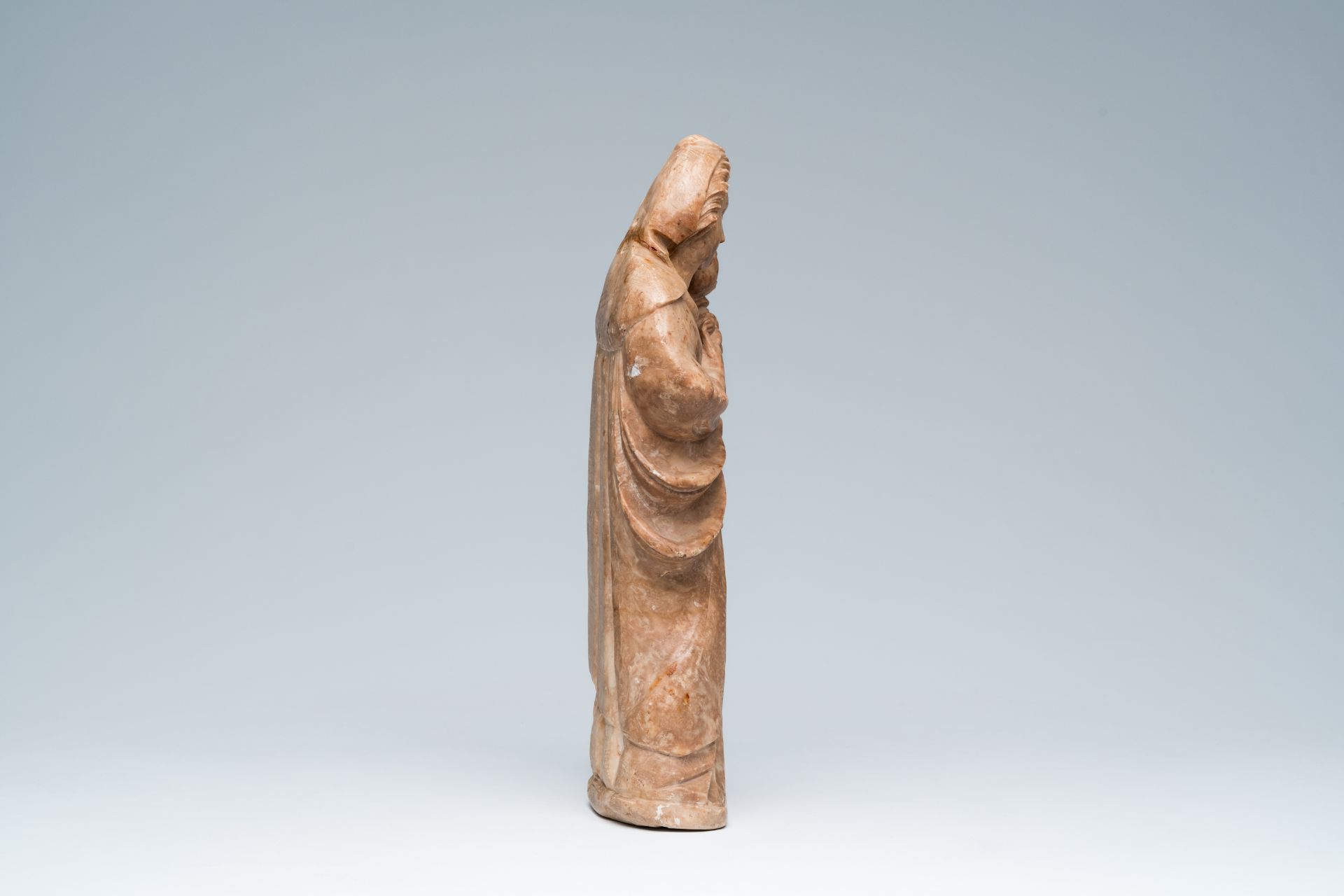 An Italian alabaster Madonna and Child, presumably Trapani, Sicily, 17th C. - Image 5 of 7
