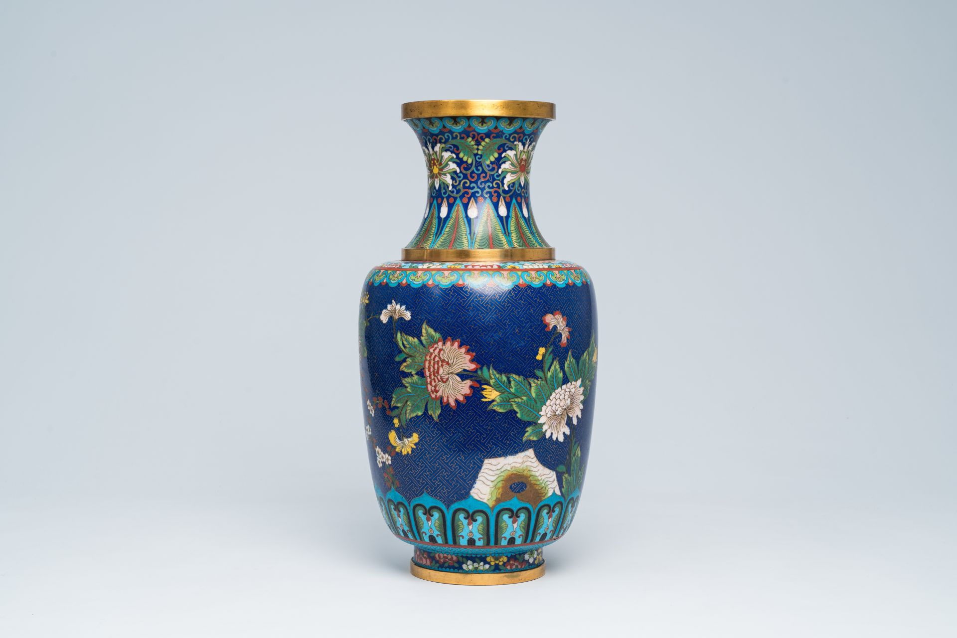 A Chinese cloisonne vase with floral design all around, 19th/20th C. - Image 4 of 6