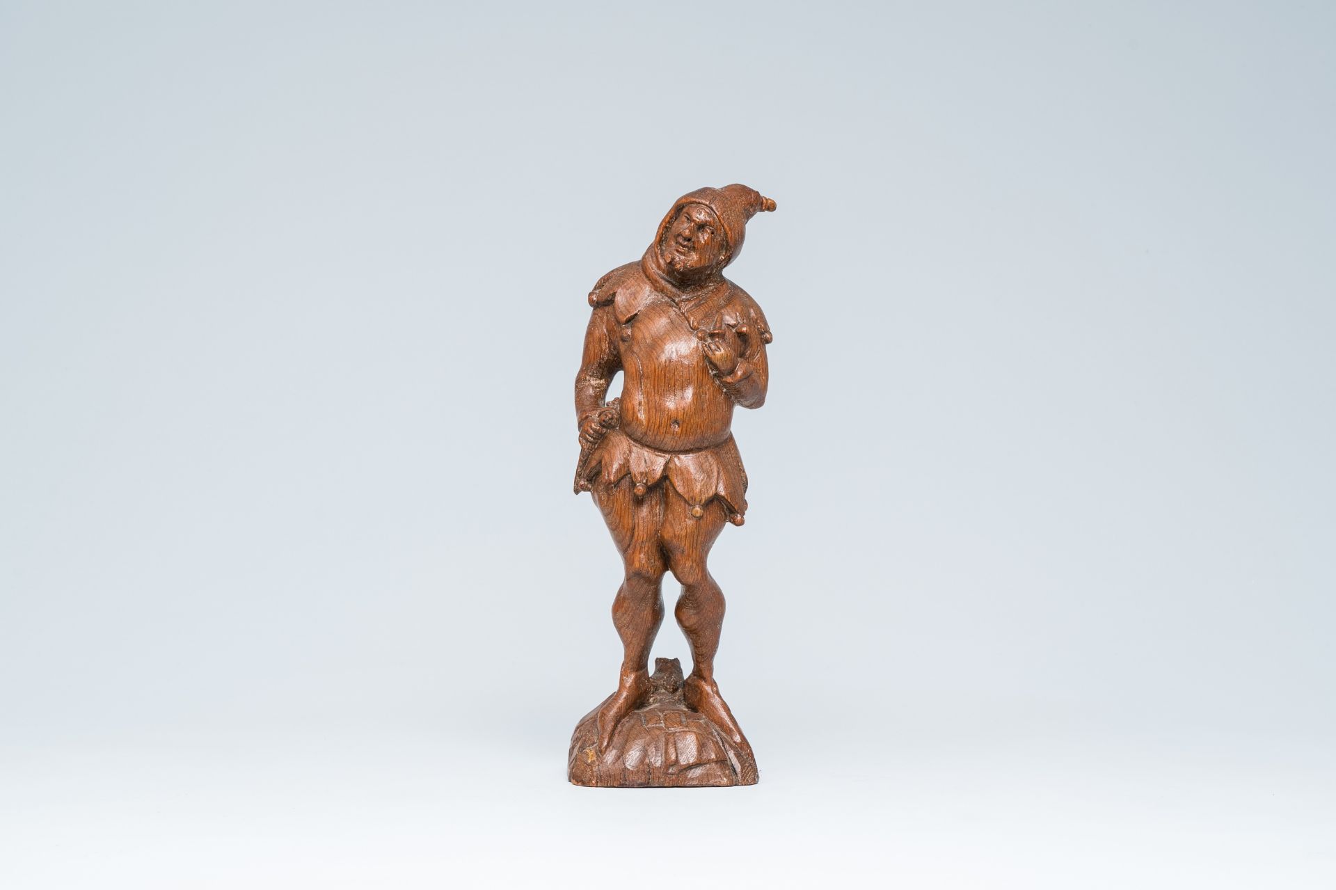 H. Morice (?): A jester, carved oak figure, France, 19th C. - Image 2 of 9