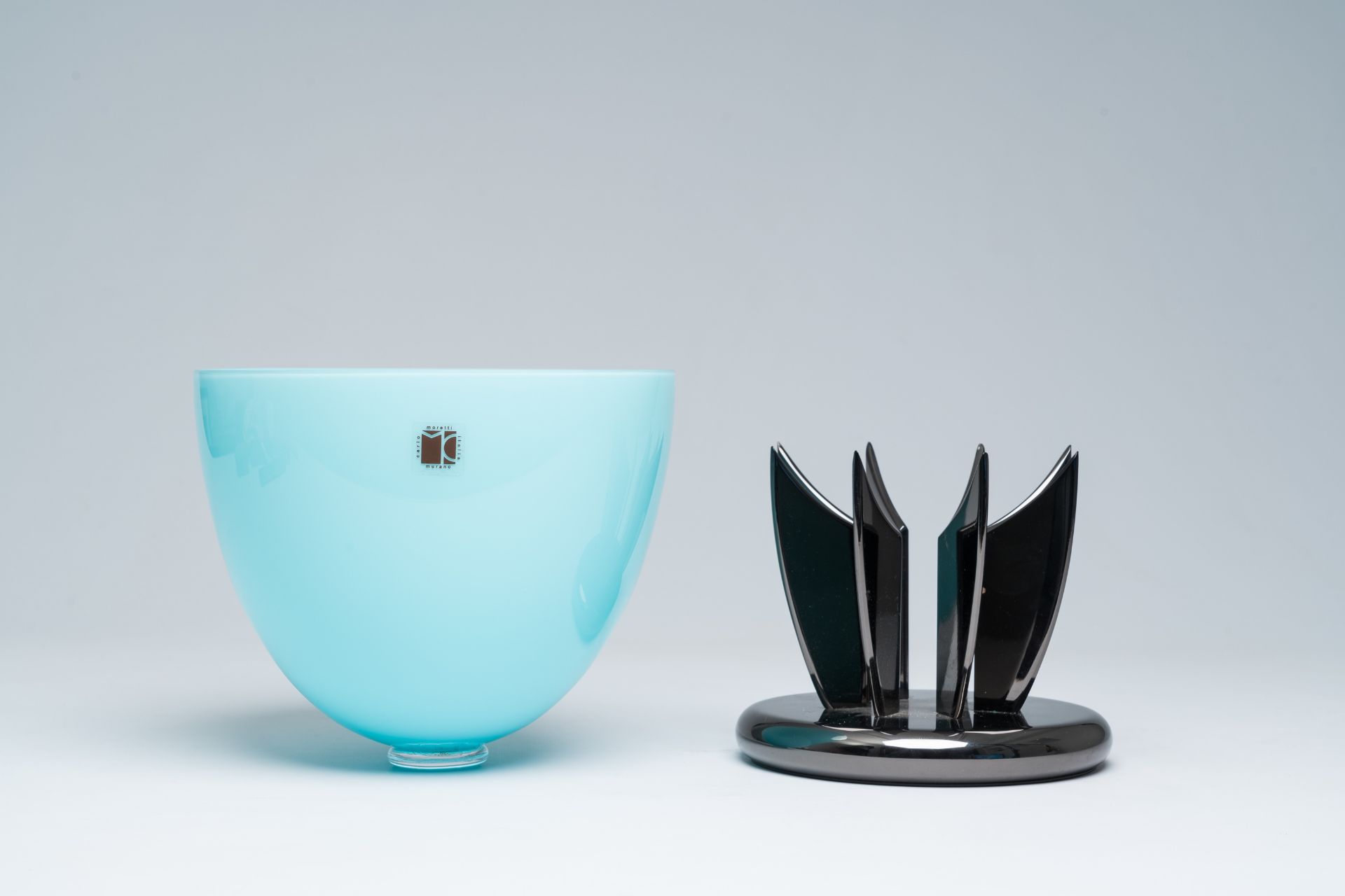 An Italian blue Murano glass fruit bowl on stand, Carlo Moretti, 2000s - Image 6 of 9