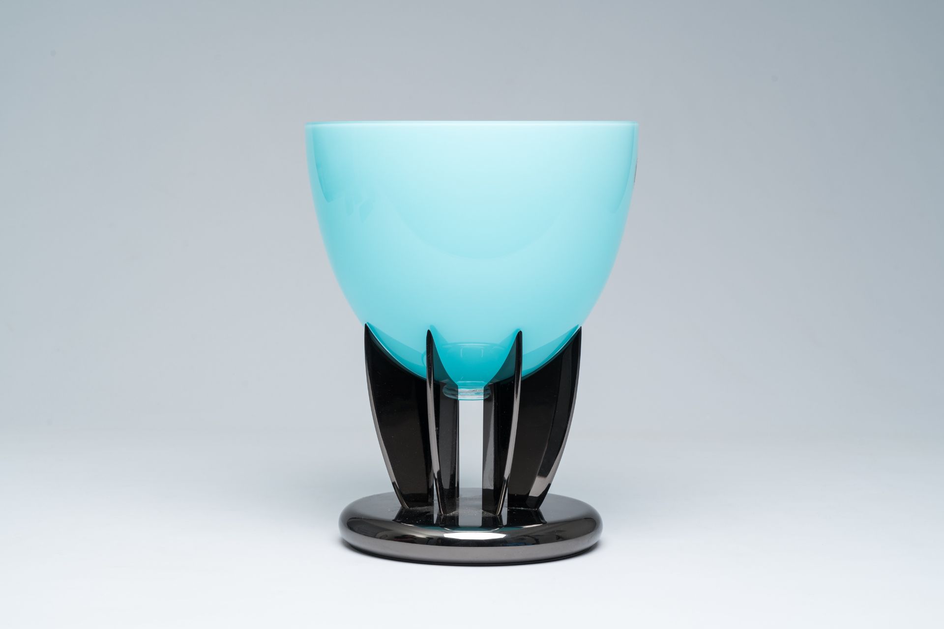 An Italian blue Murano glass fruit bowl on stand, Carlo Moretti, 2000s - Image 5 of 9