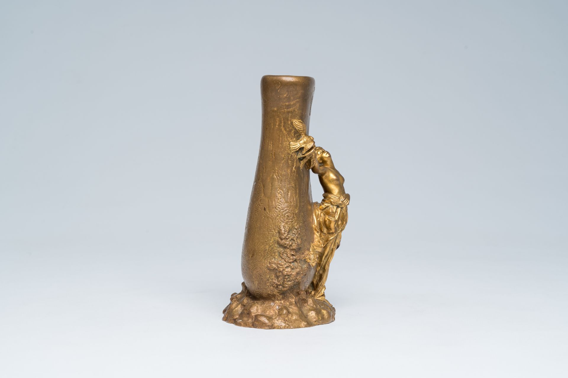 Charles Korschann (1872-1943, attributed to): A partly gilt bronze Art Nouveau vase with relief desi - Image 6 of 10