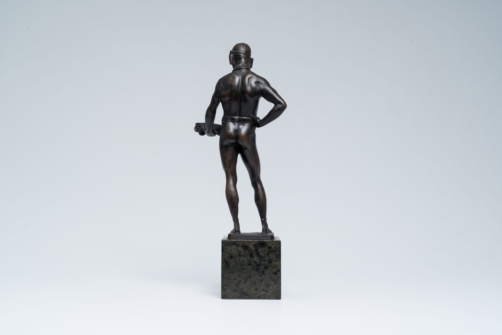 Erich Saalmann (act. 1918-1932): The autopilot, patinated bronze on a marble base - Image 4 of 8