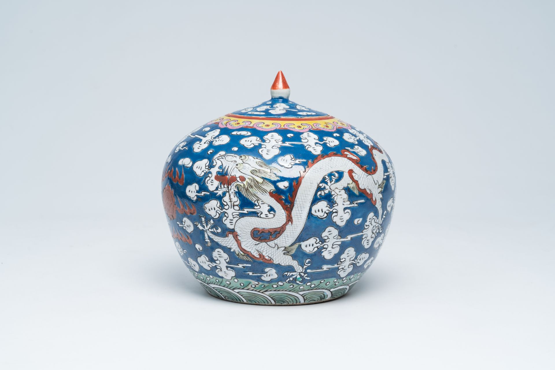 A Chinese blue and white 'dragons chasing the pearl' ginger jar, 19th C. - Image 2 of 7