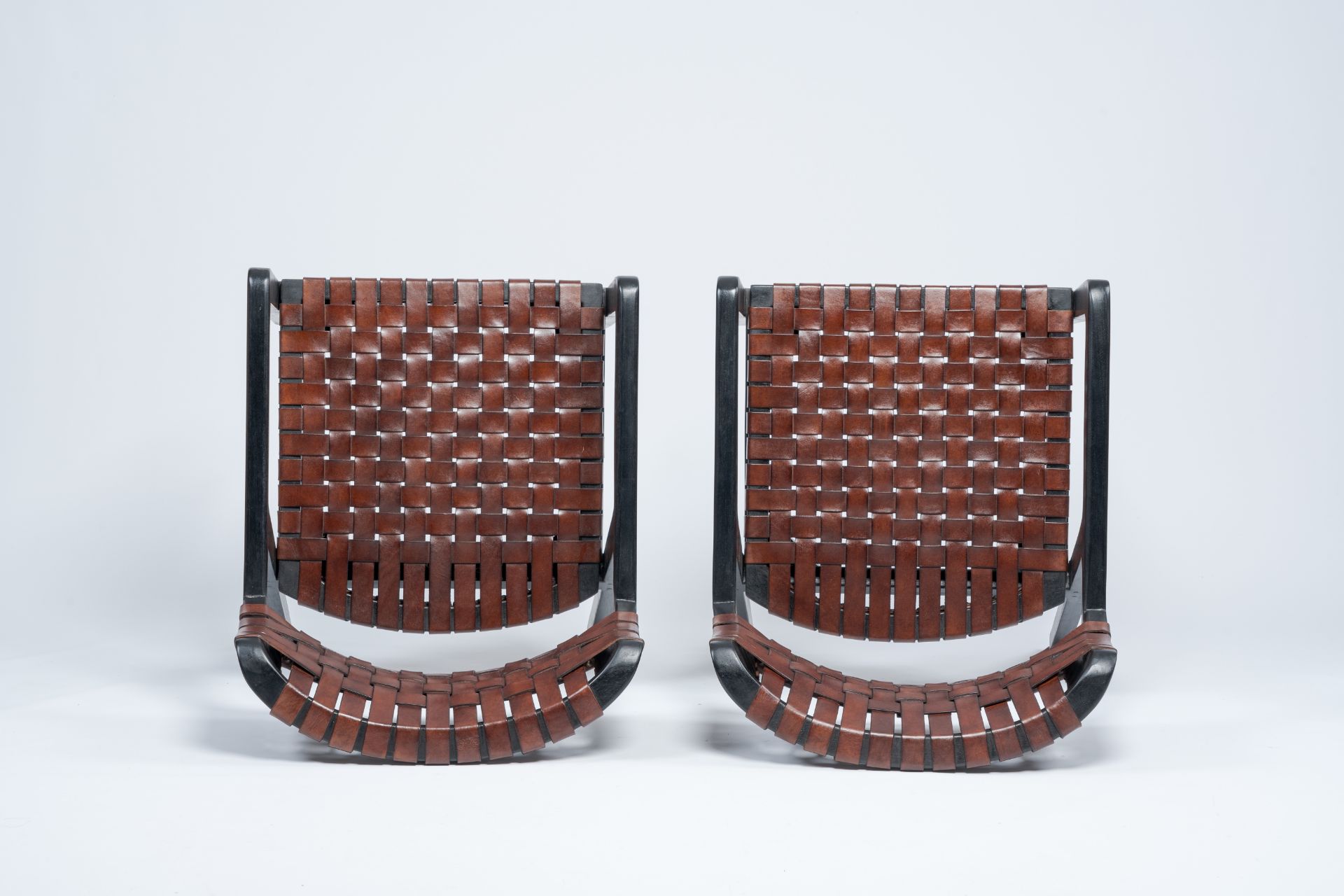 Olivier De Schrijver (1958): A pair of Brighton armchairs in double-sided brown leather and black ti - Bild 7 aus 9