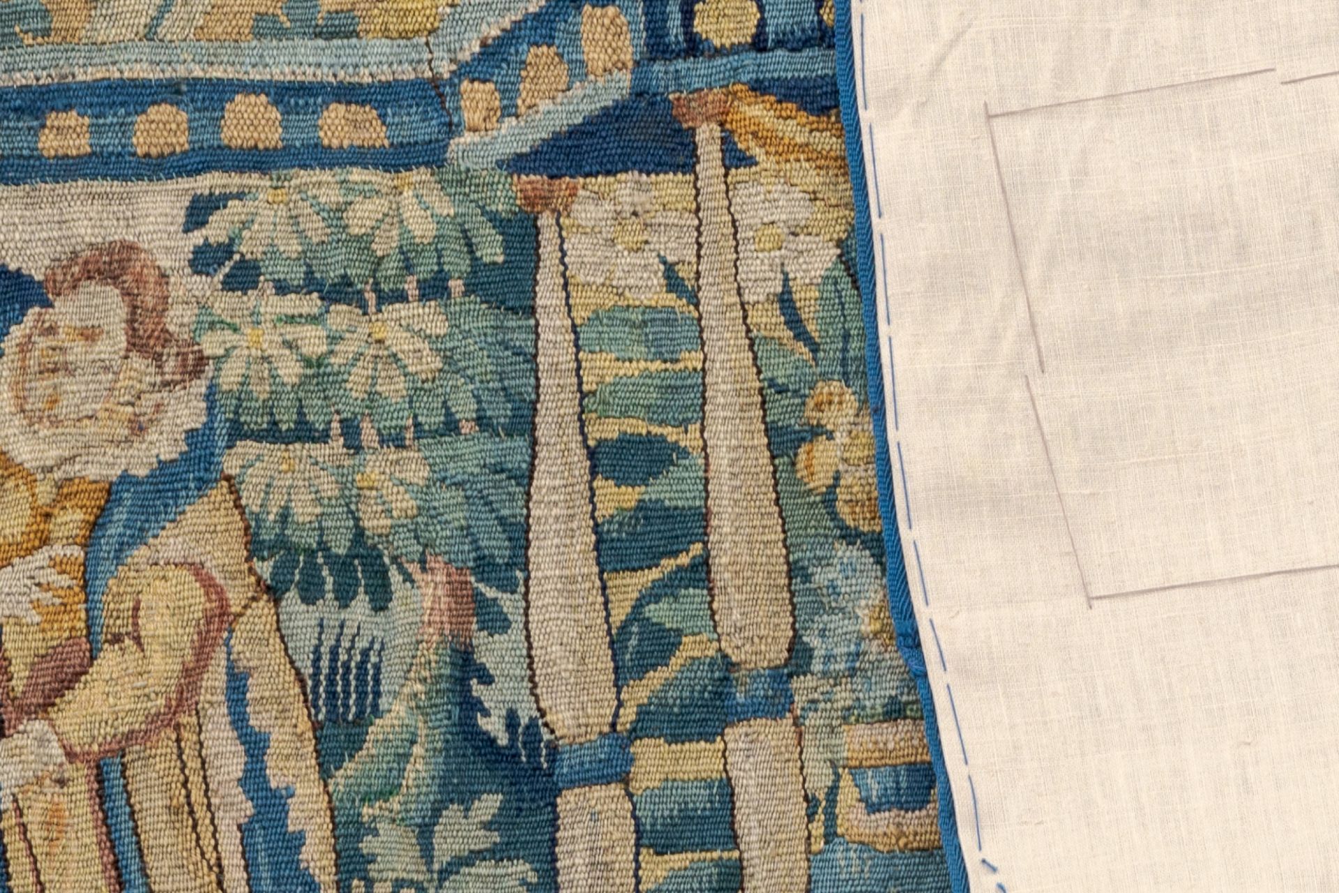 Two fragments of Flemish wall tapestries with musicians, 17th C. - Image 10 of 10