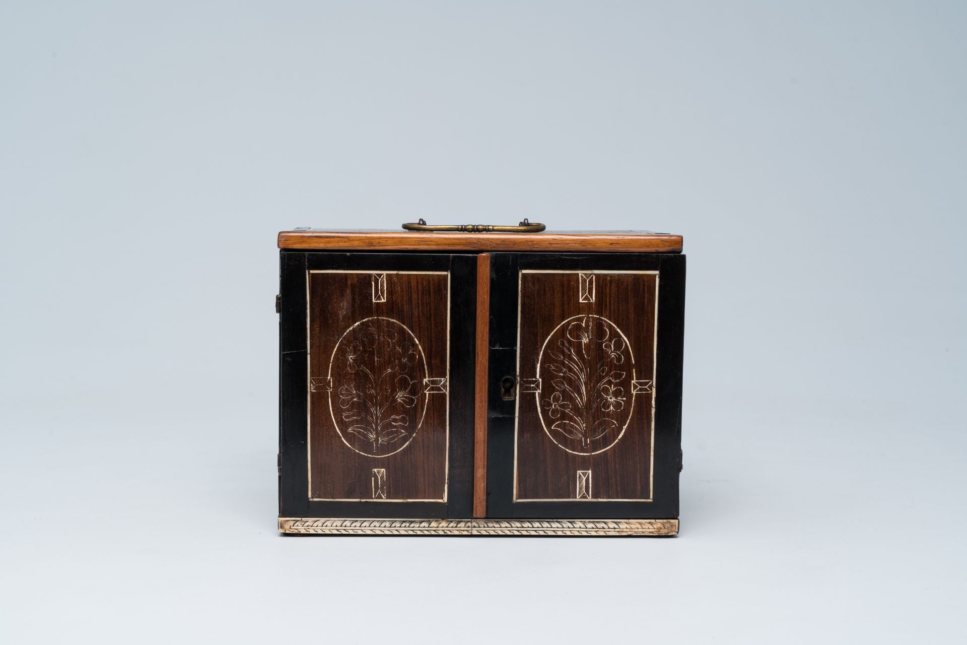An elegant wood bone mounted miniature cabinet with figures and floral design, 17th/18th C. - Image 4 of 13