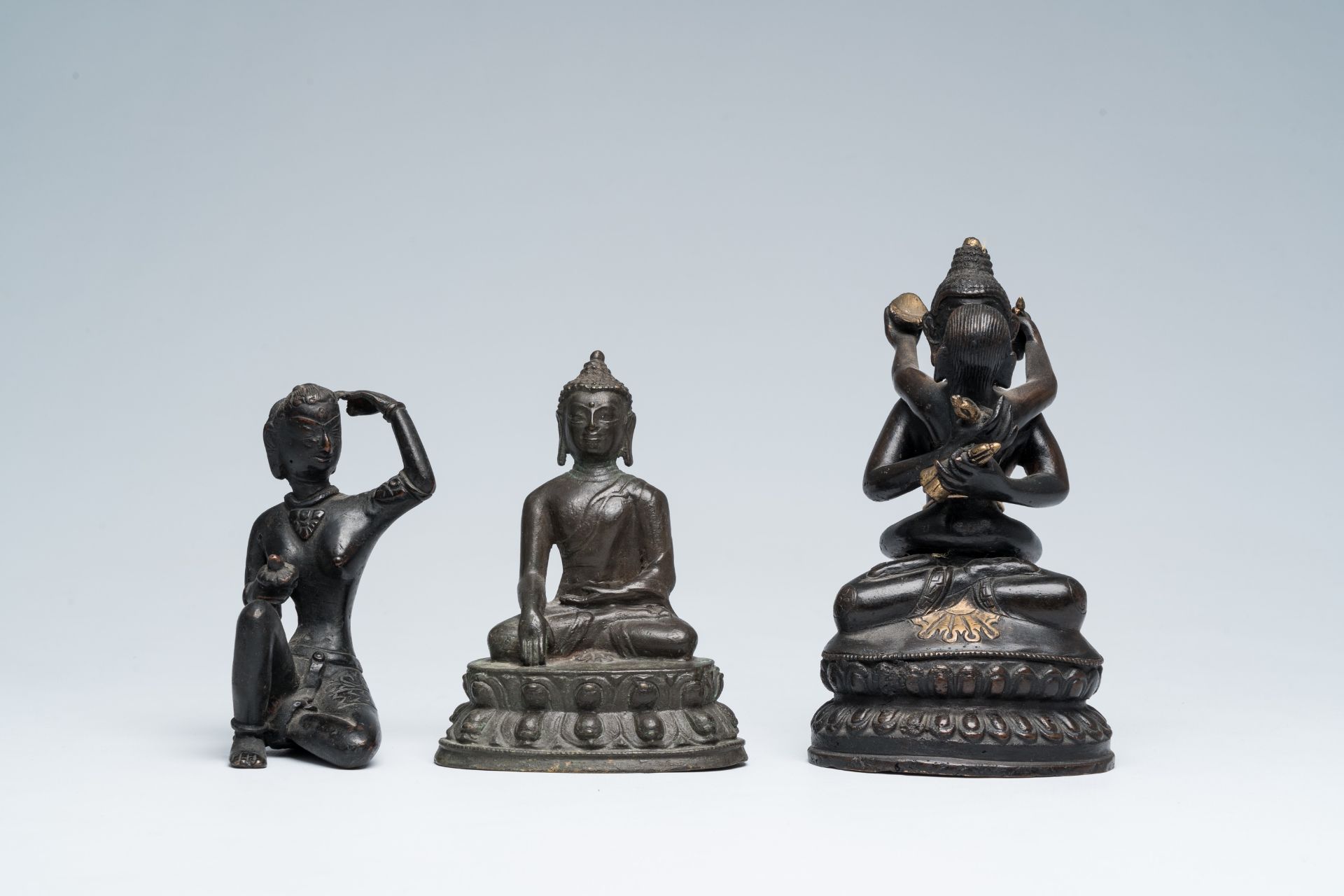 Three Buddhist sculptures in bronze and copper, Southeast Asia, 19th/20th C. - Image 2 of 7