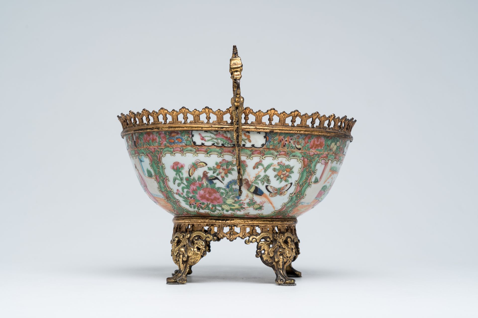 A Chinese Canton famille rose gilt mounted bowl with palace scenes, 19th C. - Image 7 of 7