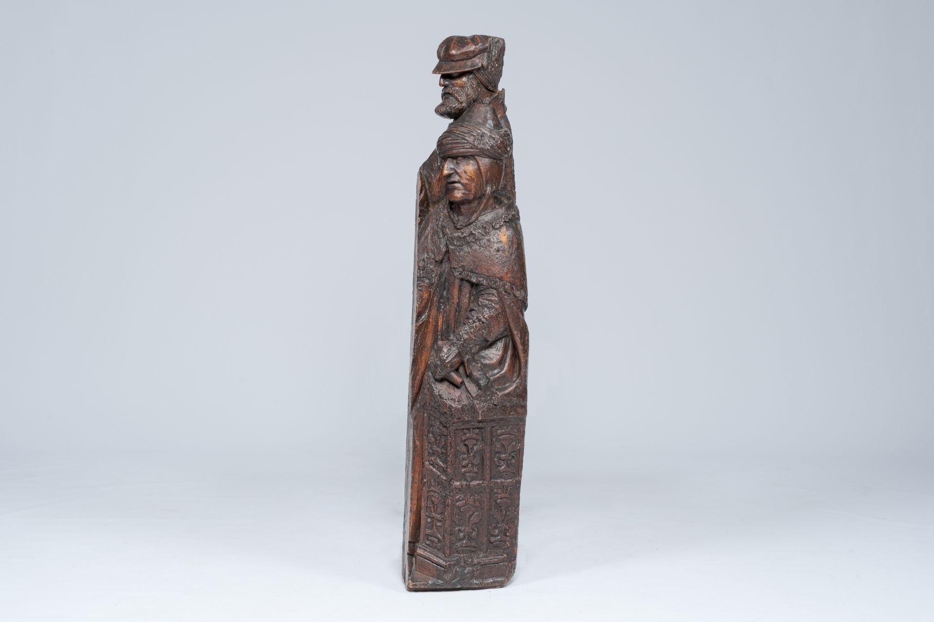 A large Flemish or French carved wood group with two figures in Burgundian costume, 16th C.