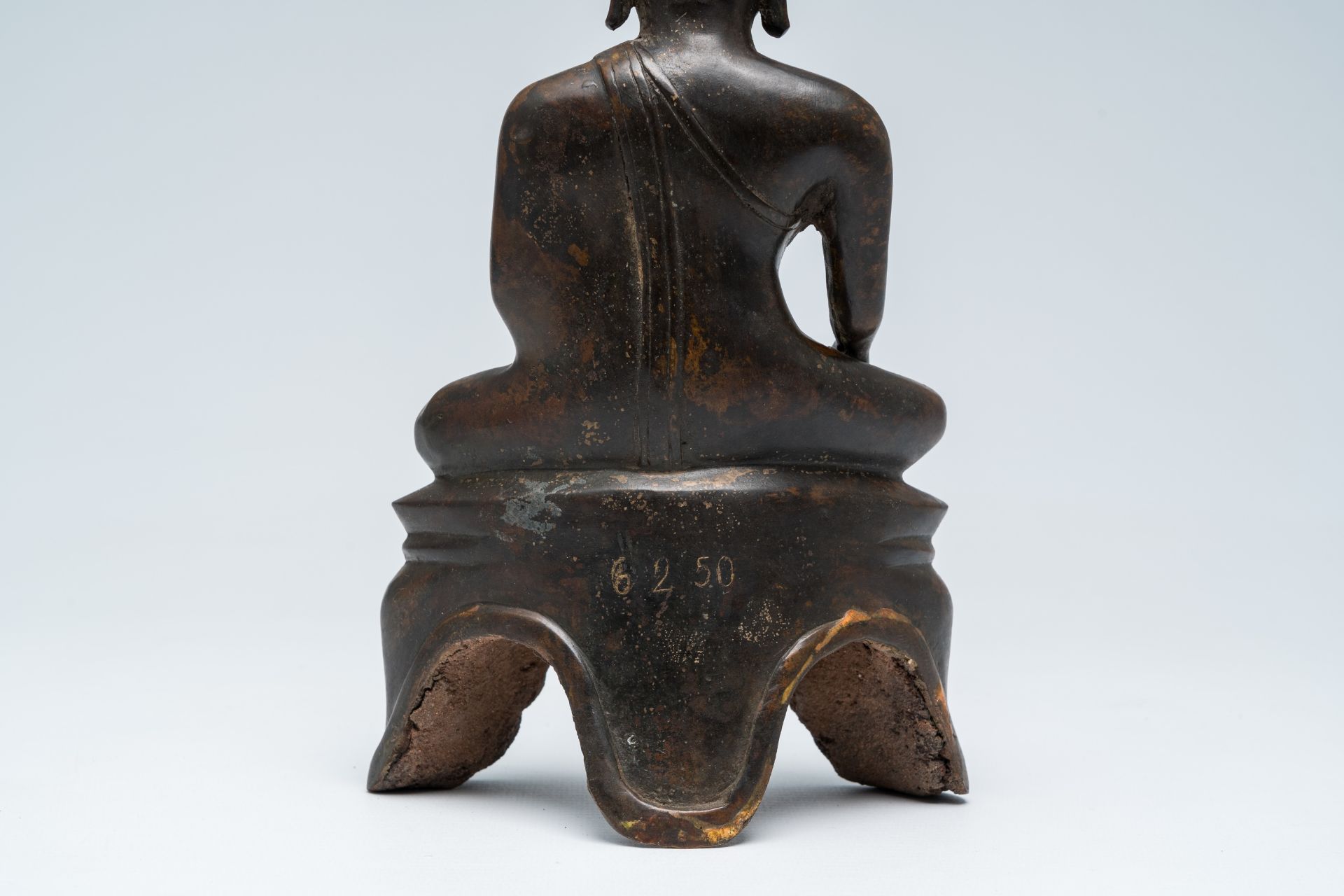 A Thai bronze Kamphaeng Phet style figure of Buddha, 19th C. - Image 7 of 7