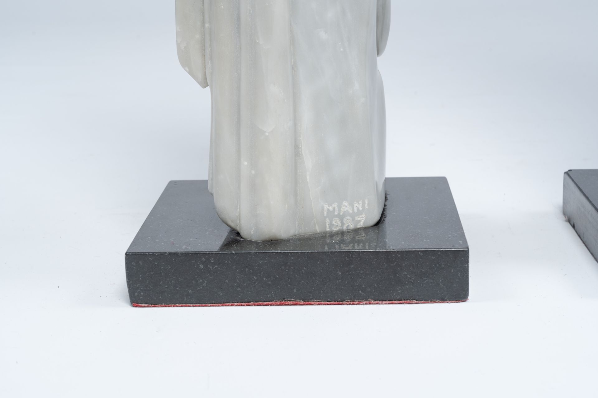 Mani (20th C.): Two marble figures of veiled ladies, dated 1987 - Image 6 of 6