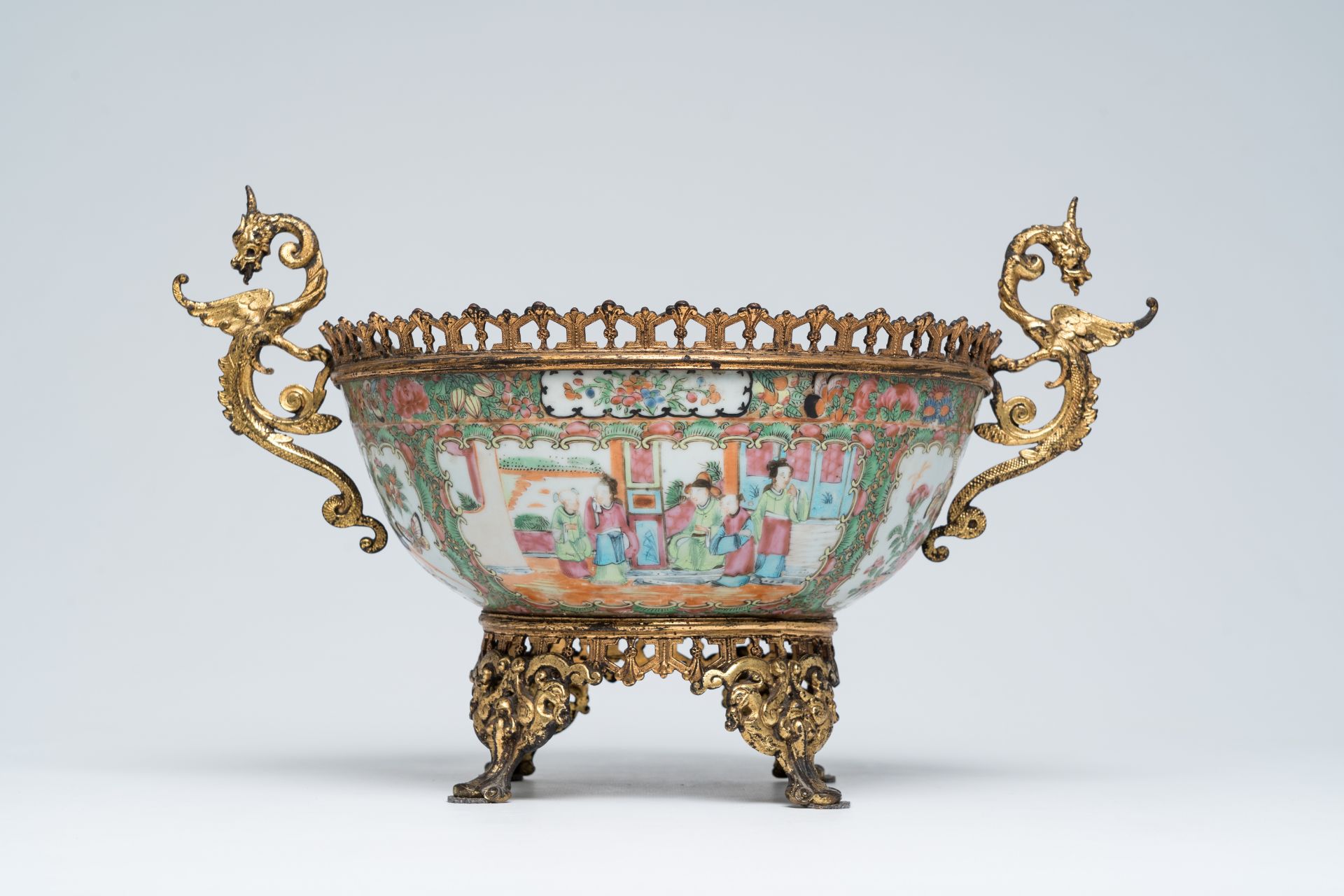 A Chinese Canton famille rose gilt mounted bowl with palace scenes, 19th C. - Image 4 of 7