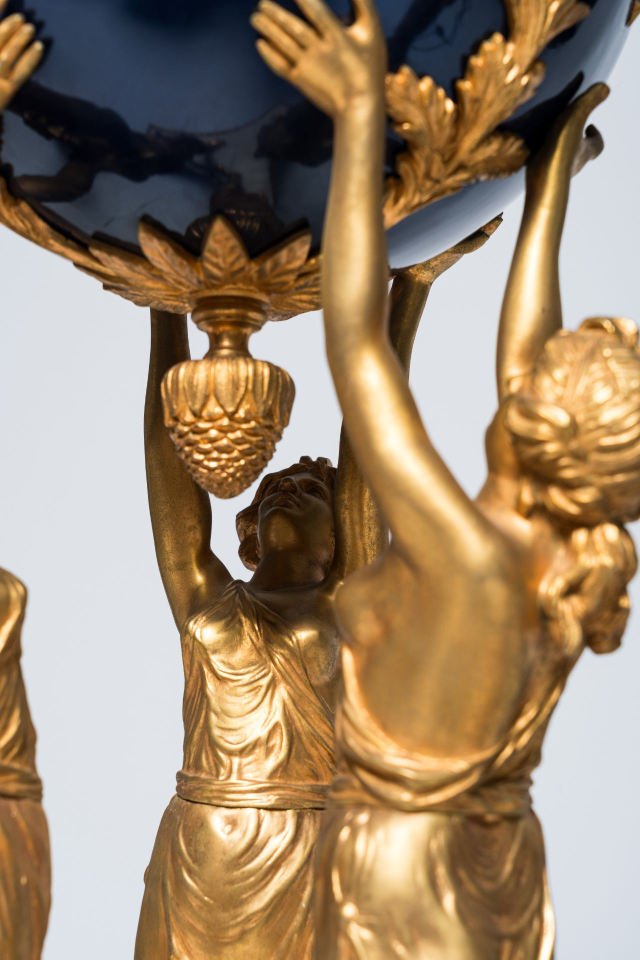 An imposing French three-piece gilt bronze and white marble 'Three Graces' clock garniture, 19th/20t - Image 9 of 19