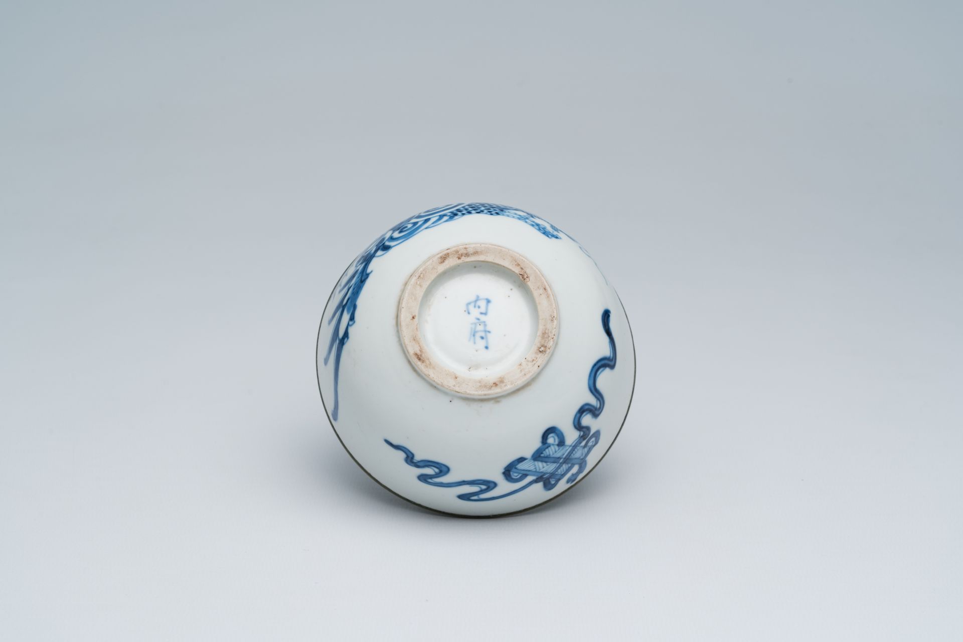 A Chinese blue and white Vietnamese market 'Bleu de Hue' 'phoenix' bowl, 19th C. - Image 7 of 7