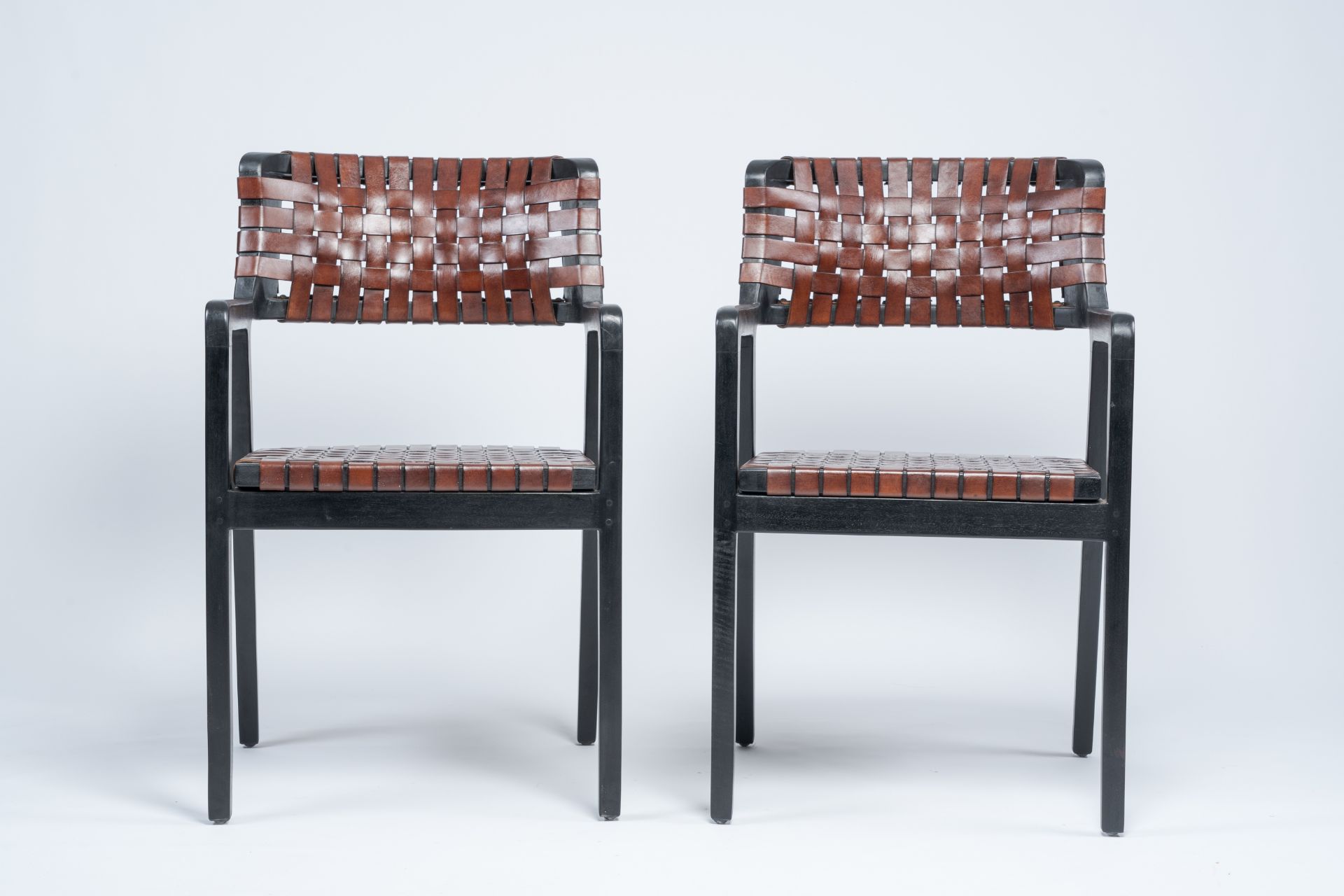 Olivier De Schrijver (1958): A pair of Brighton armchairs in double-sided brown leather and black ti - Image 2 of 9
