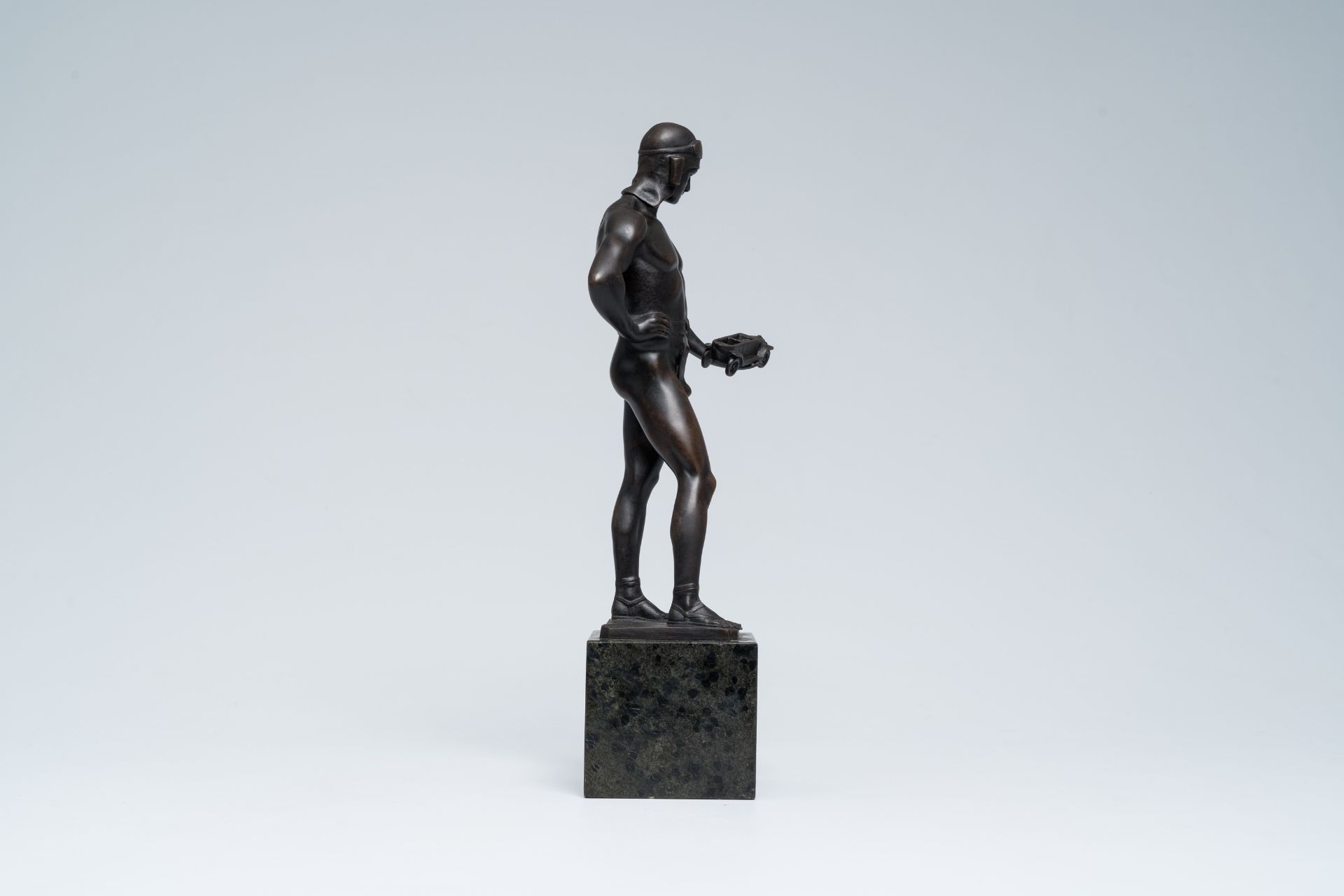 Erich Saalmann (act. 1918-1932): The autopilot, patinated bronze on a marble base - Image 5 of 8