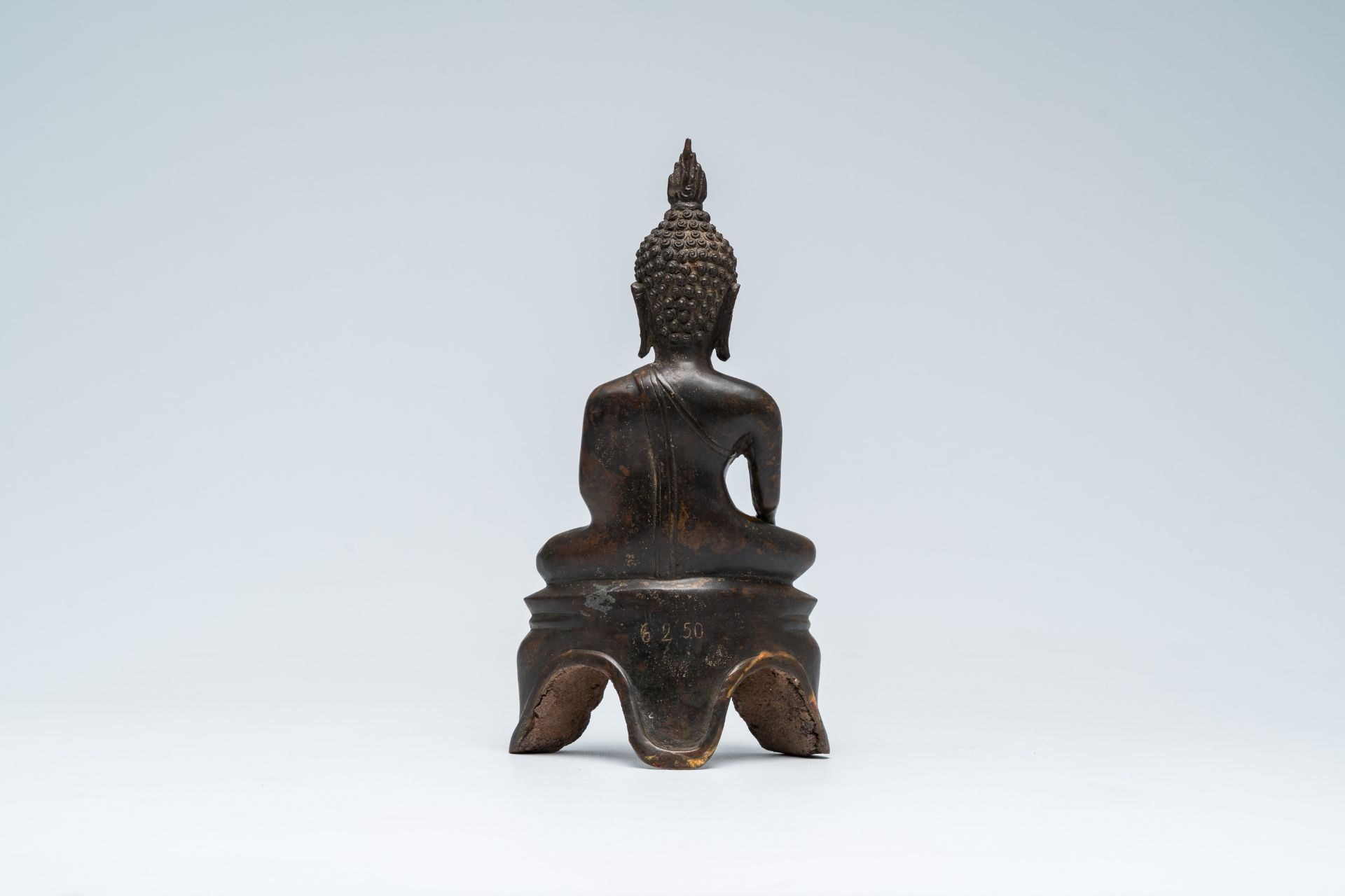 A Thai bronze Kamphaeng Phet style figure of Buddha, 19th C. - Image 3 of 7