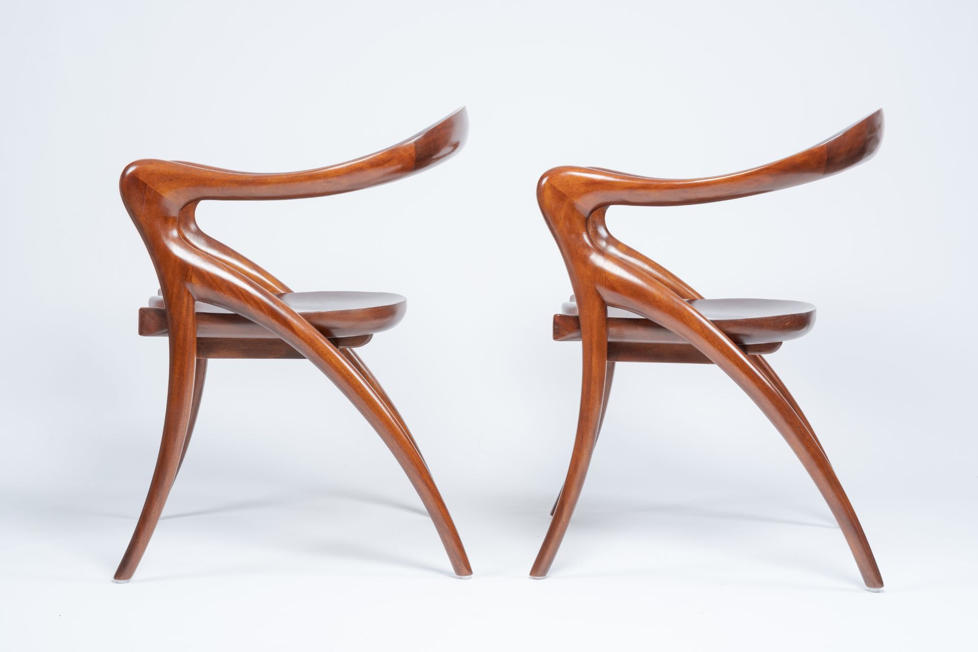 Olivier De Schrijver (1958): A pair of elegant mahogany 'Love' armchairs, ed. 127 and 128/240, 21st - Image 3 of 10