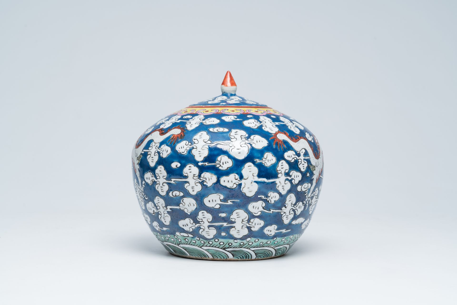 A Chinese blue and white 'dragons chasing the pearl' ginger jar, 19th C. - Image 4 of 7