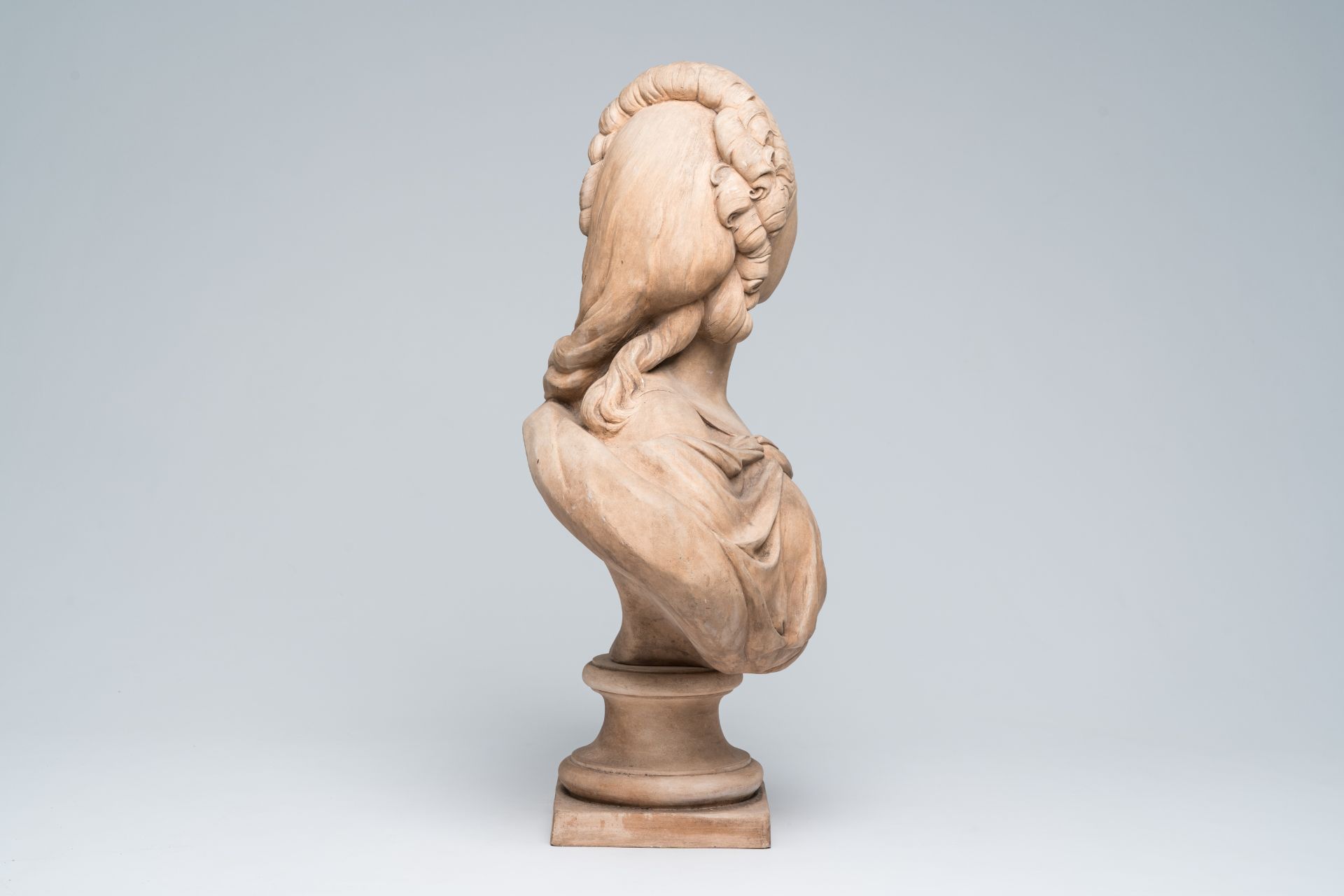 French school, follower of Augustin Pajou (1730-1809): Bust of Madame du Barry, terracotta, Sevres m - Image 5 of 7