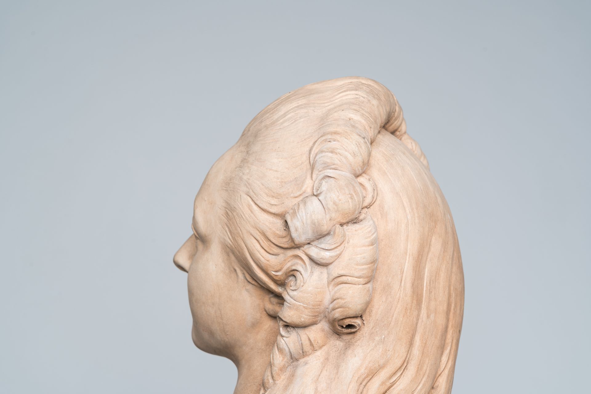 French school, follower of Augustin Pajou (1730-1809): Bust of Madame du Barry, terracotta, Sevres m - Image 7 of 7
