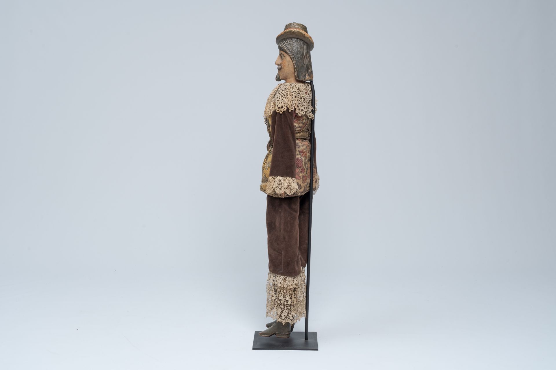 A probably Liege polychrome wood marionette doll in 17th-C. costume with lace, 19th C. - Image 3 of 7