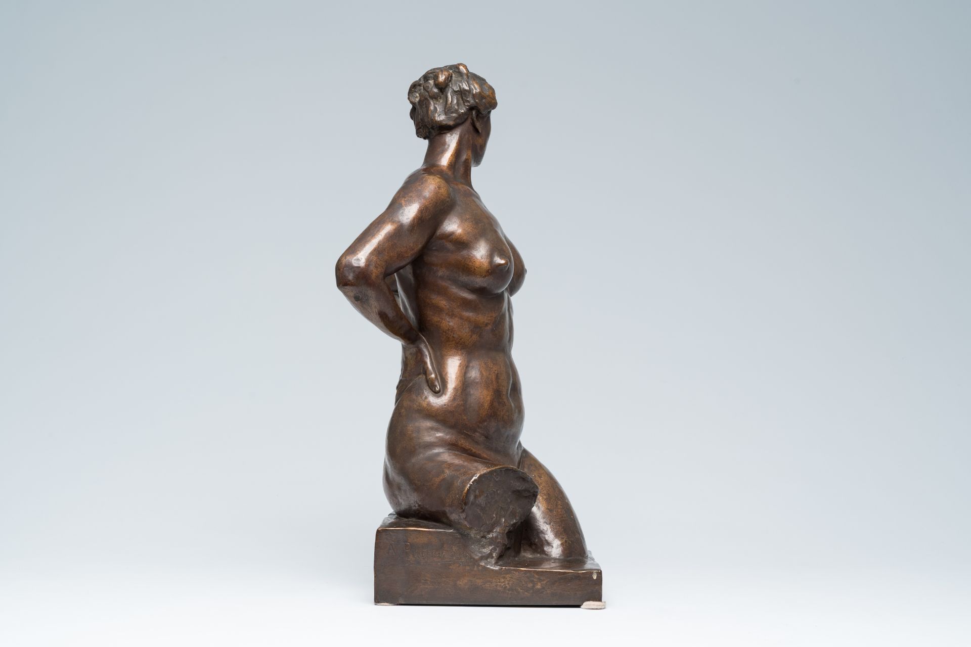 Auguste Puttemans (1866-1922): The bather, brown patinated bronze, bronze foundry J. Petermann-Bruss - Image 5 of 10