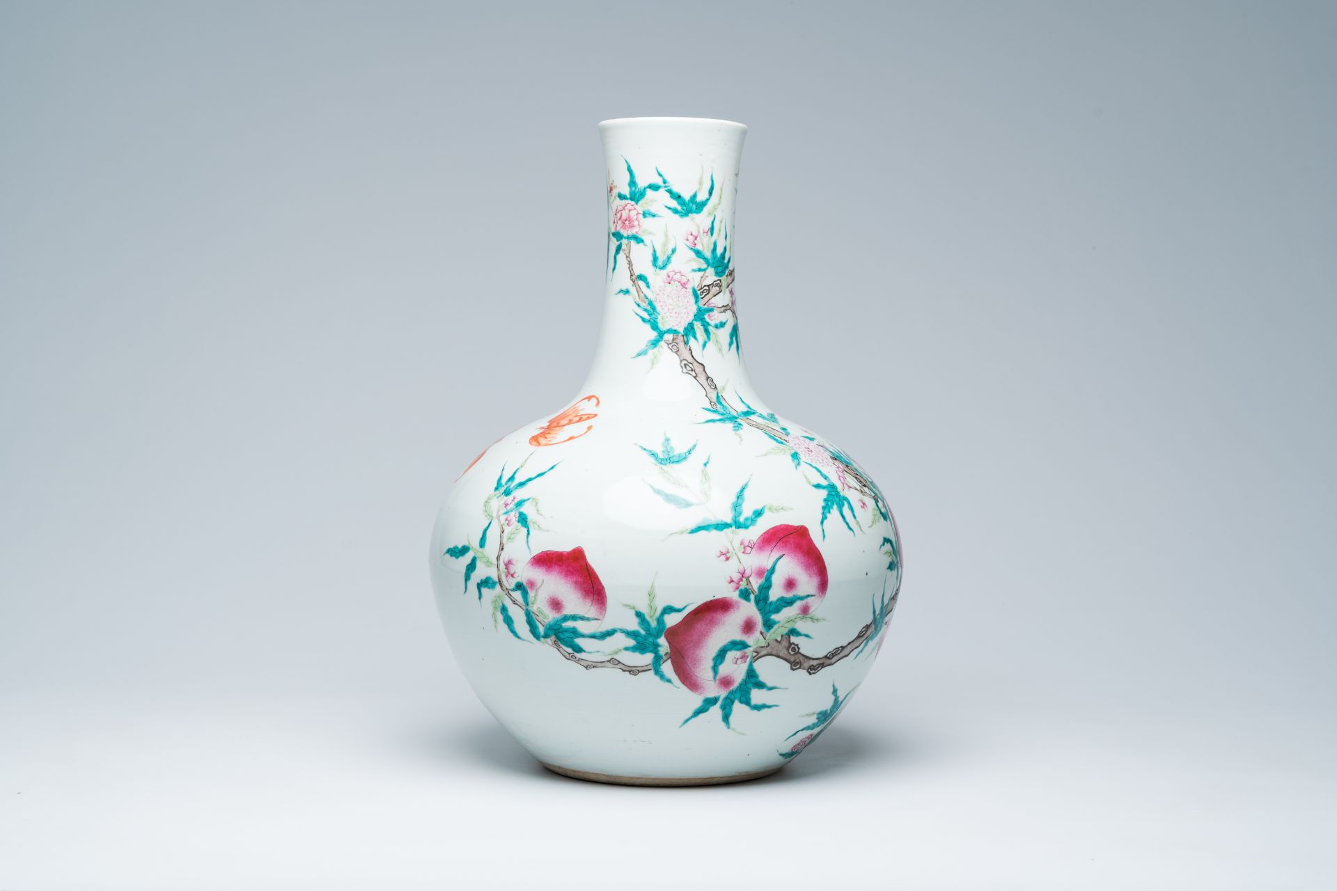 A large Chinese famille rose 'nine peaches' tianqu ping vase, 19th C. - Image 5 of 9