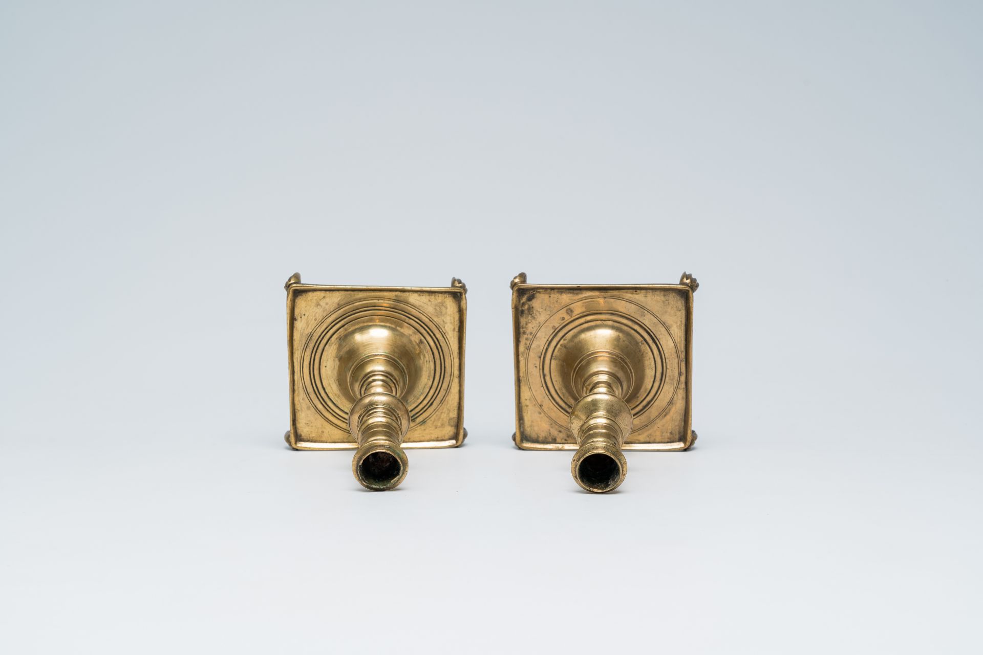 A pair of Spanish brass candlesticks, 17th/18th C. - Image 6 of 7