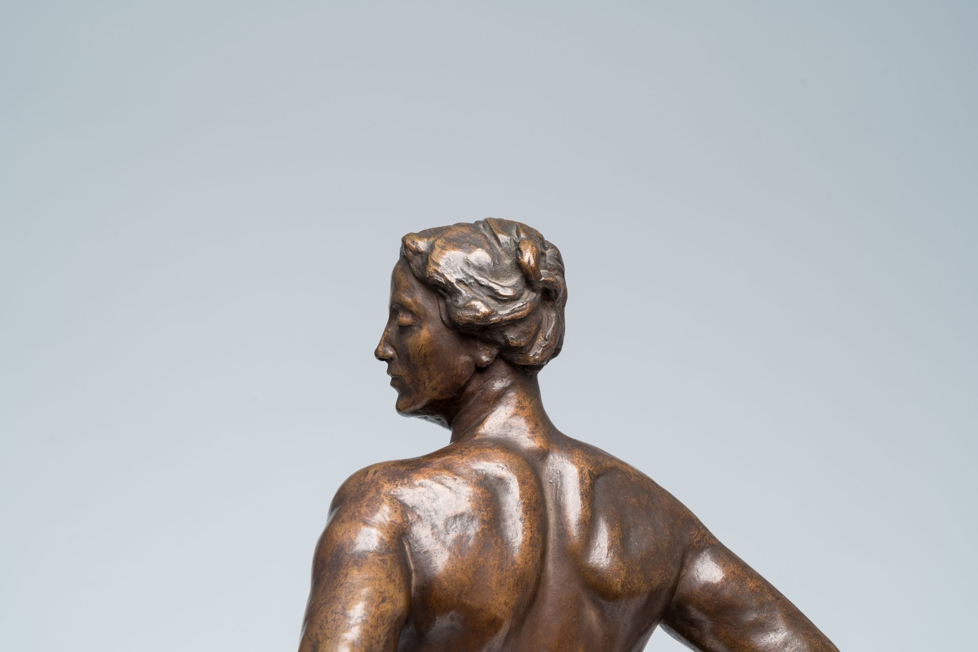 Auguste Puttemans (1866-1922): The bather, brown patinated bronze, bronze foundry J. Petermann-Bruss - Image 10 of 10