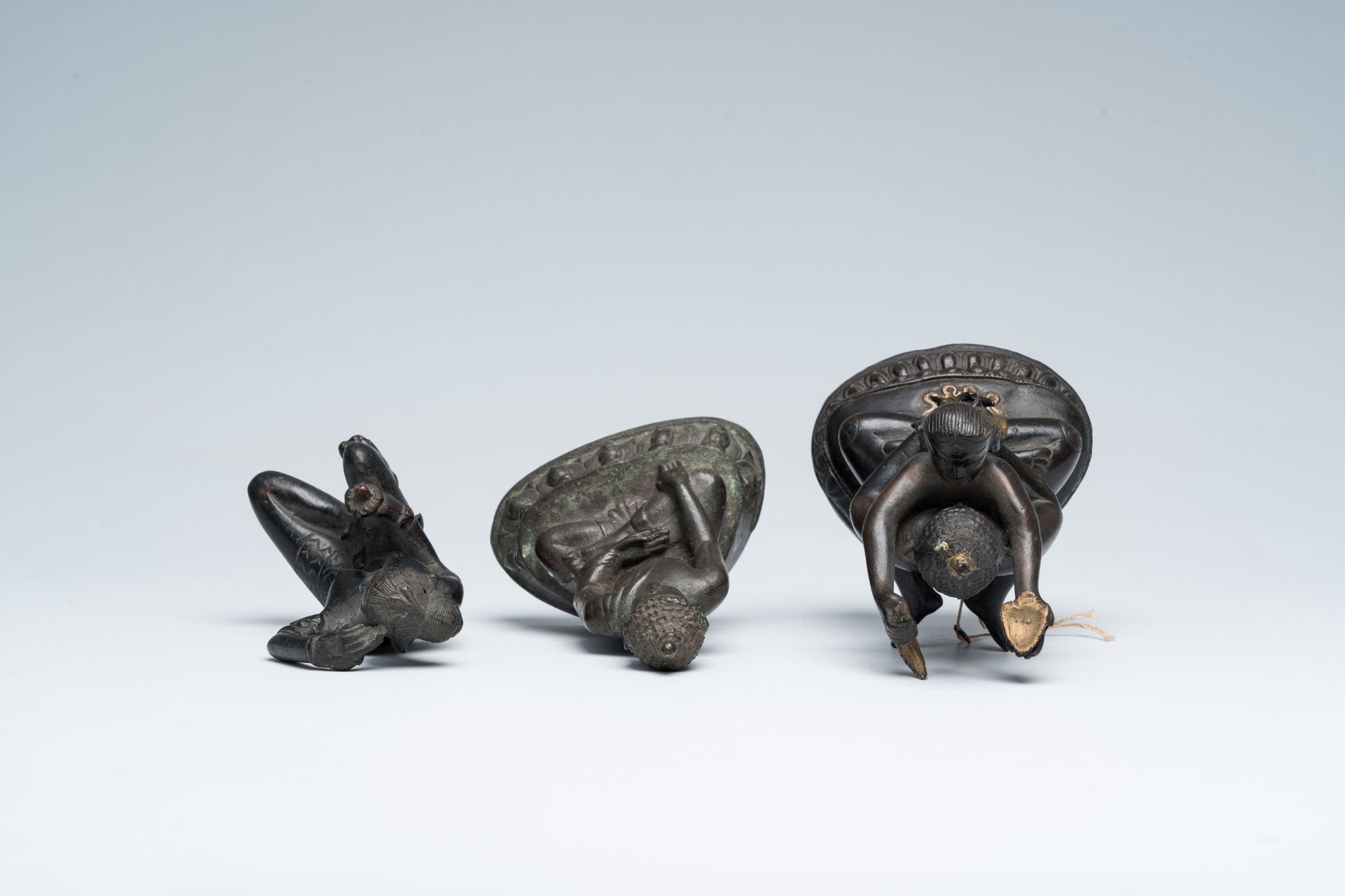 Three Buddhist sculptures in bronze and copper, Southeast Asia, 19th/20th C. - Image 6 of 7