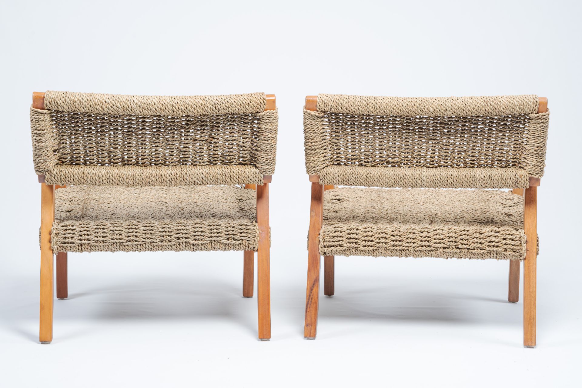 Olivier De Schrijver (1958): A pair of Boss lounge seagrass and teak armchairs, ed. 11 and 12/120, 2 - Image 3 of 10