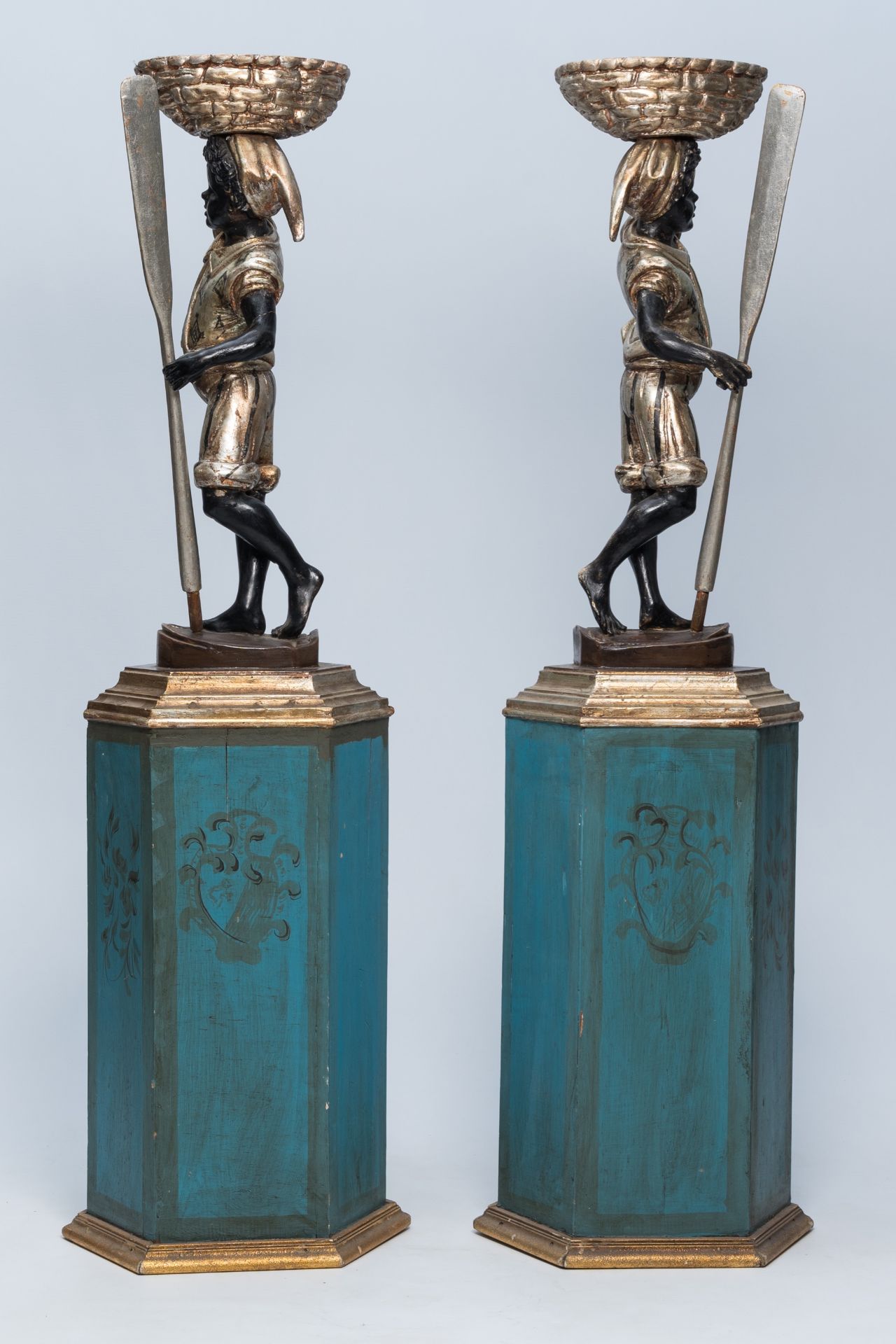 A pair of large Venetian carved and polychrome painted wood 'blackamoor' plant stands, 20th C. - Image 3 of 5