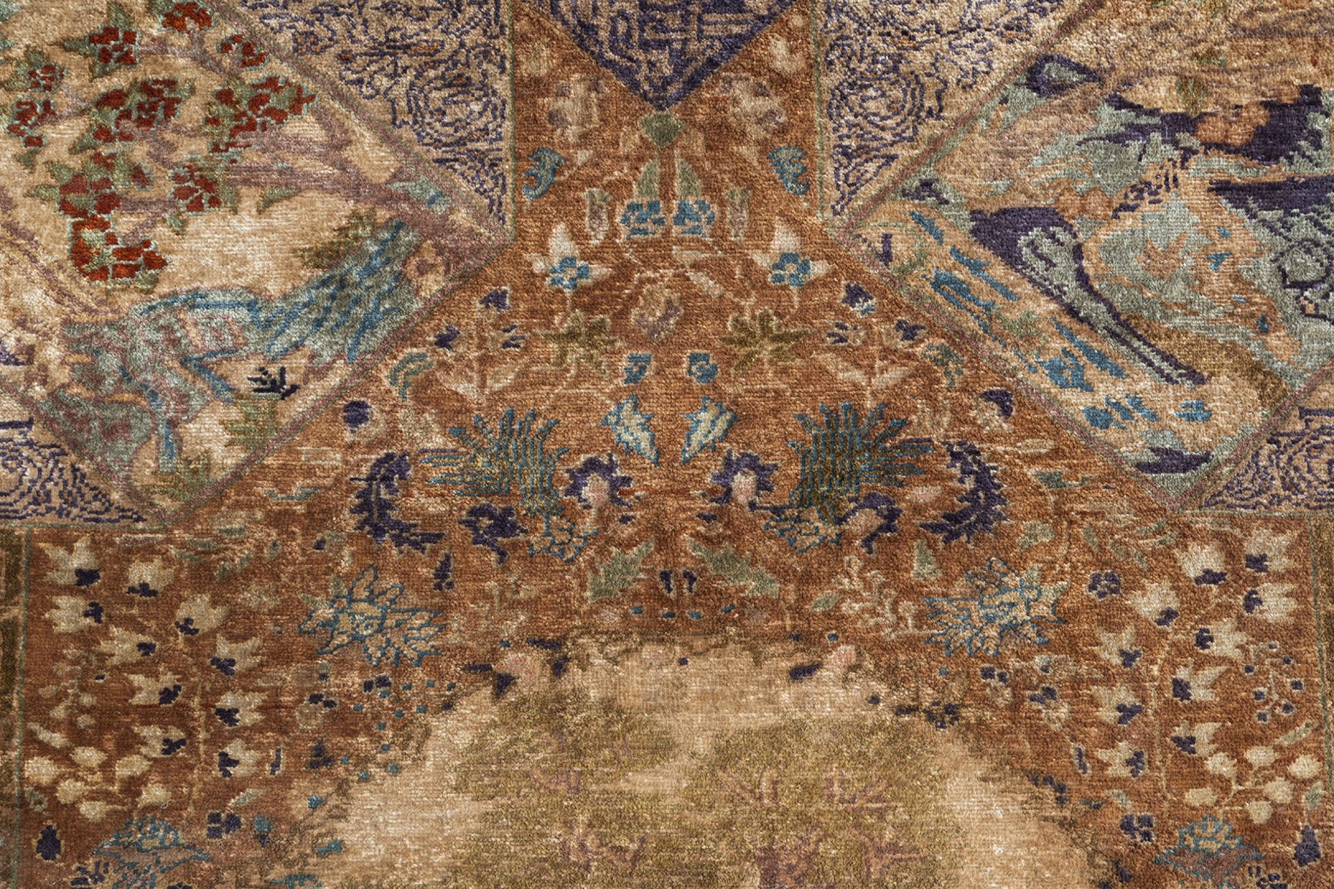 A Turkish Kayseri pictorial rug, silk on cotton, Anatolia, 19th/20th C. - Image 5 of 16