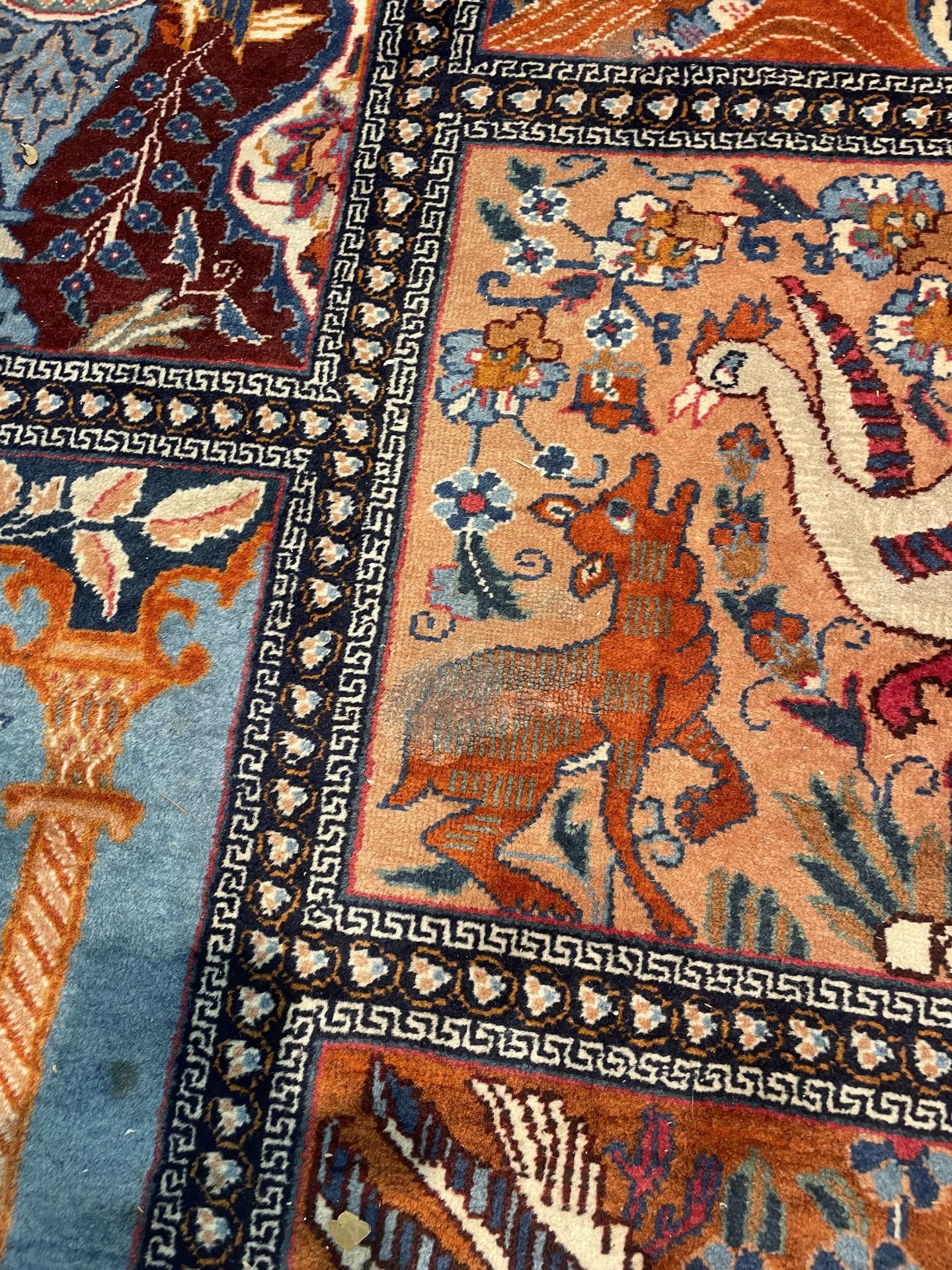 A Persian Bakhtiari rug with animals and floral design, wool on cotton, Iran, 20th C. - Image 7 of 20