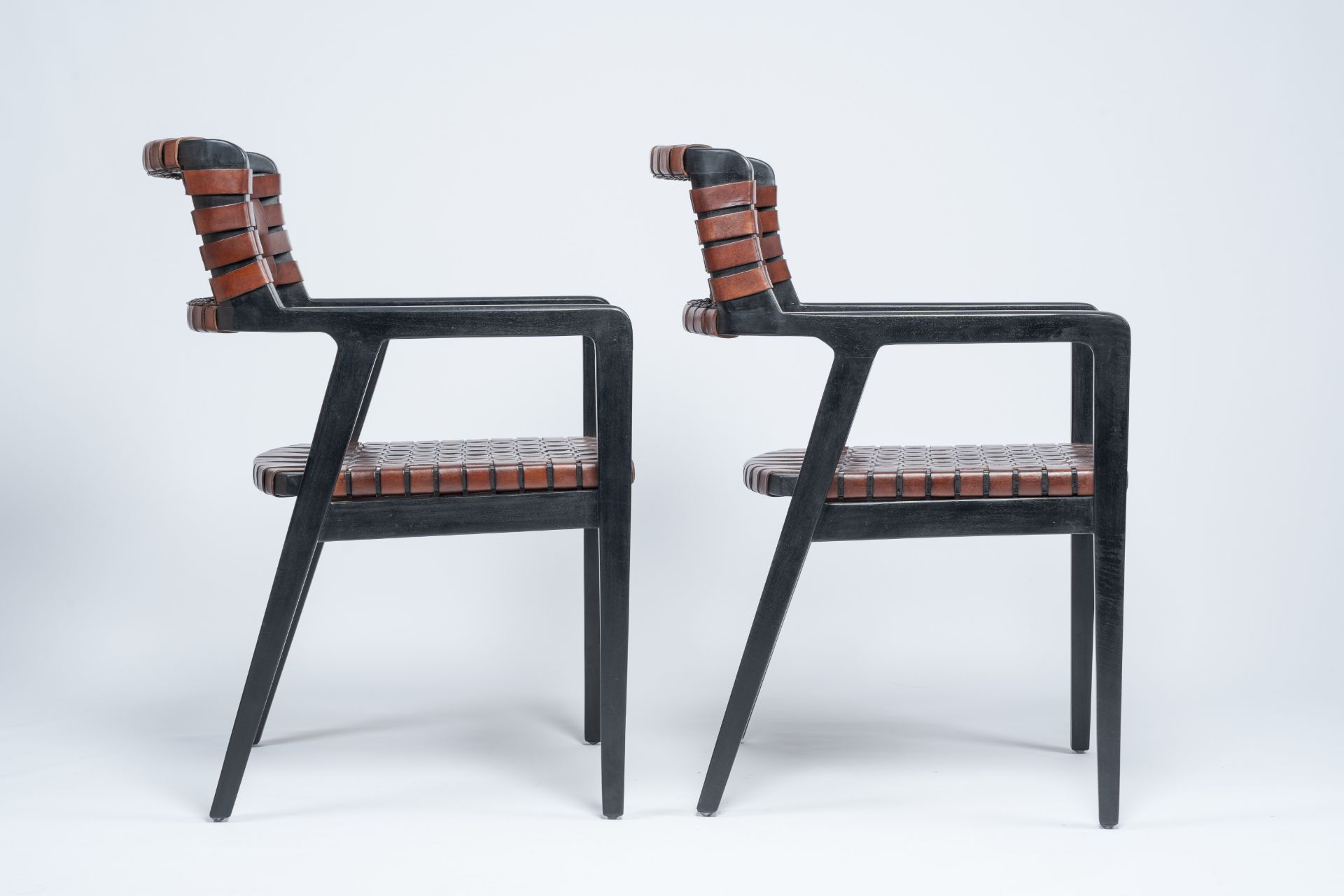 Olivier De Schrijver (1958): A pair of Brighton armchairs in double-sided brown leather and black ti - Image 6 of 9