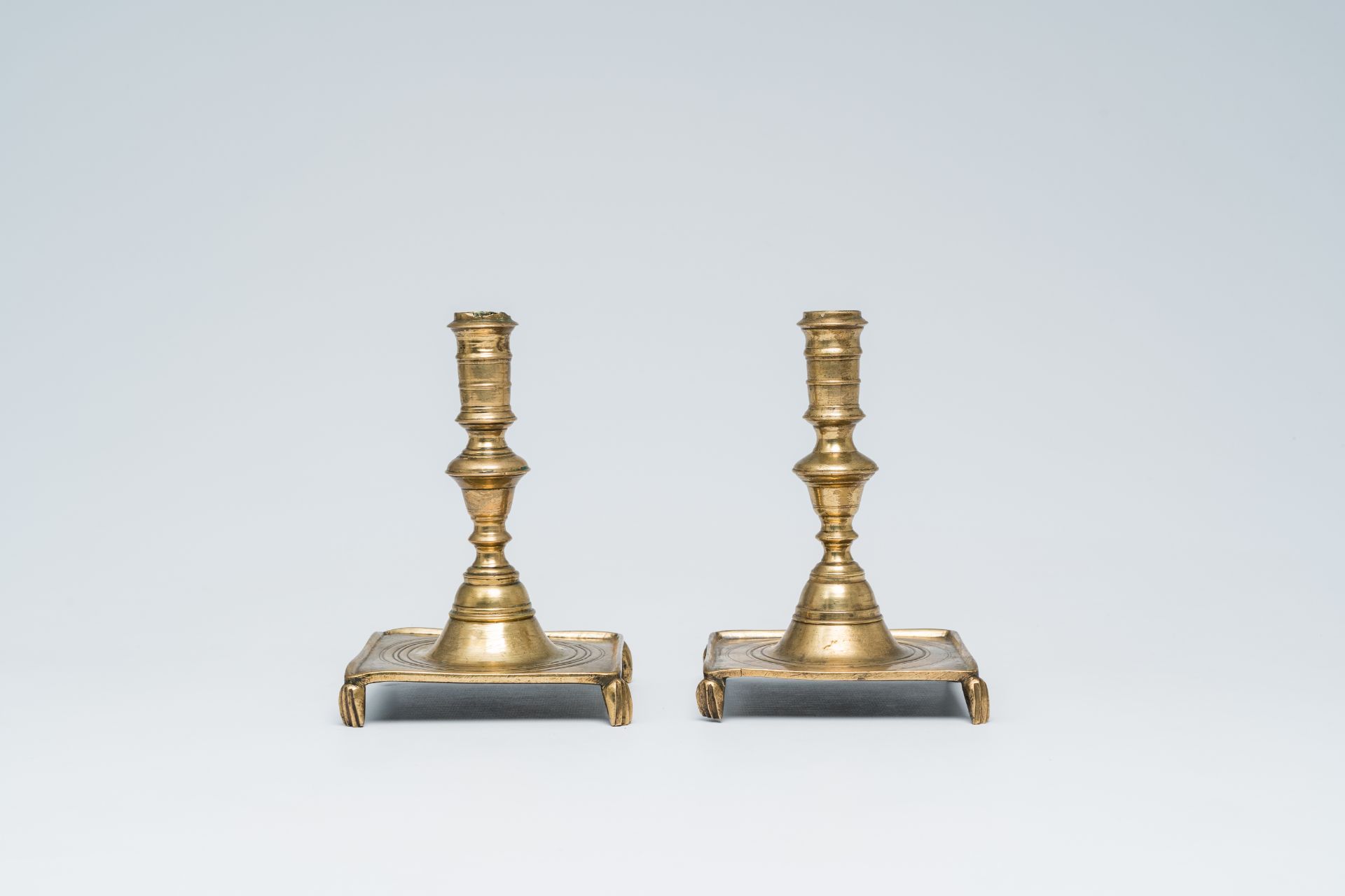 A pair of Spanish brass candlesticks, 17th/18th C. - Image 4 of 7