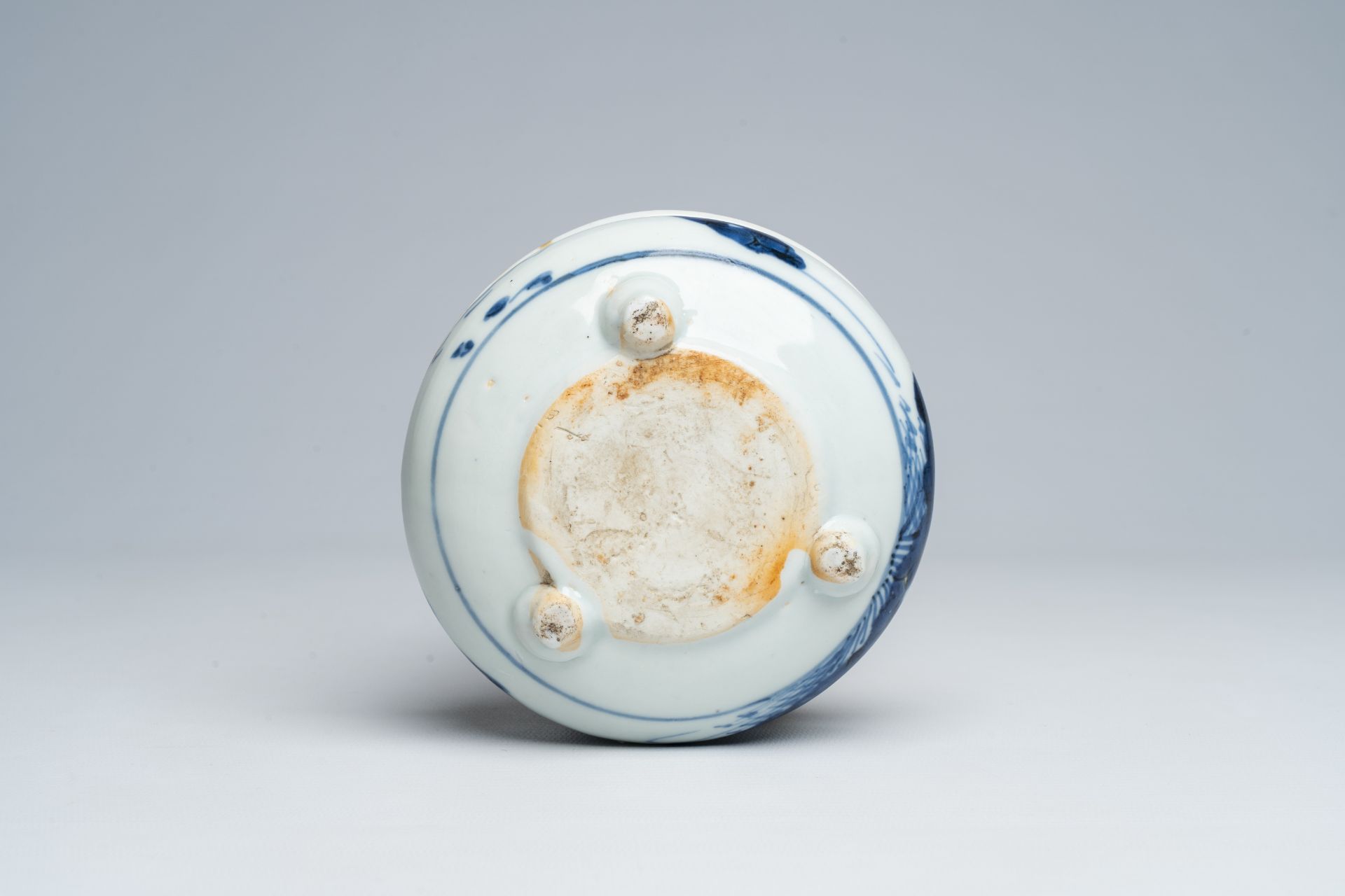 A Chinese blue and white tripod censer with floral design, Qing - Image 7 of 7