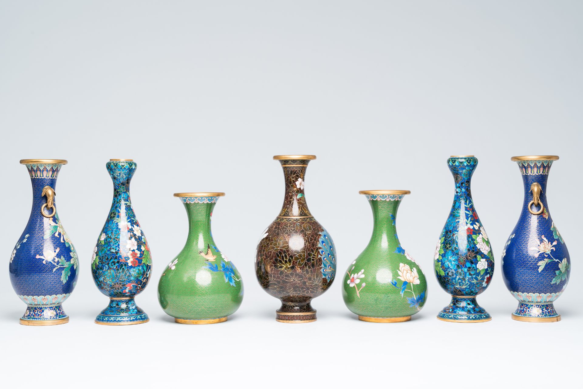 Three pairs of Chinese cloisonne vases with floral design and a 'proud peacock' vase, 20th C. - Image 5 of 9