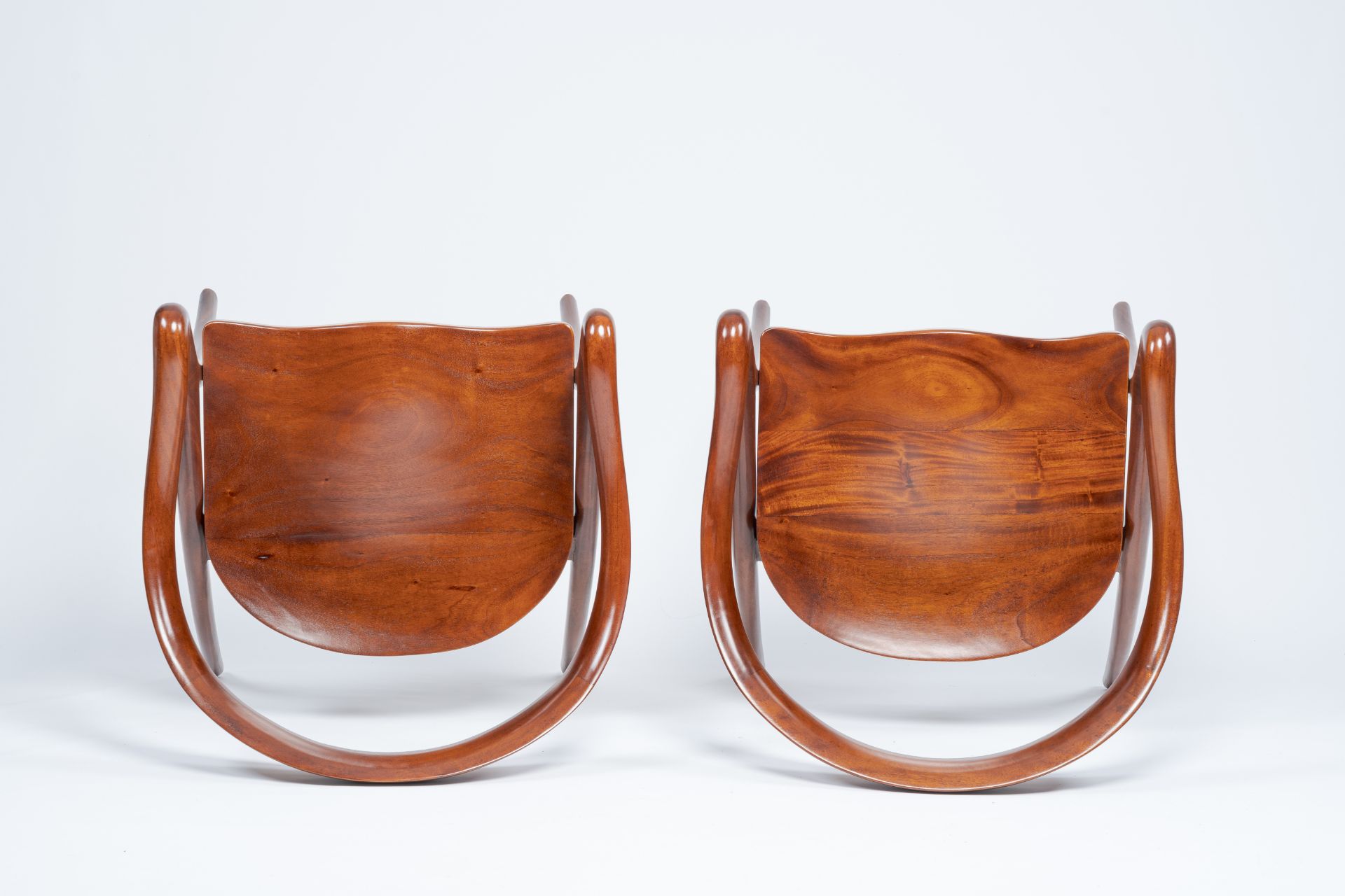 Olivier De Schrijver (1958): A pair of elegant mahogany 'Love' armchairs, ed. 127 and 128/240, 21st - Image 6 of 10