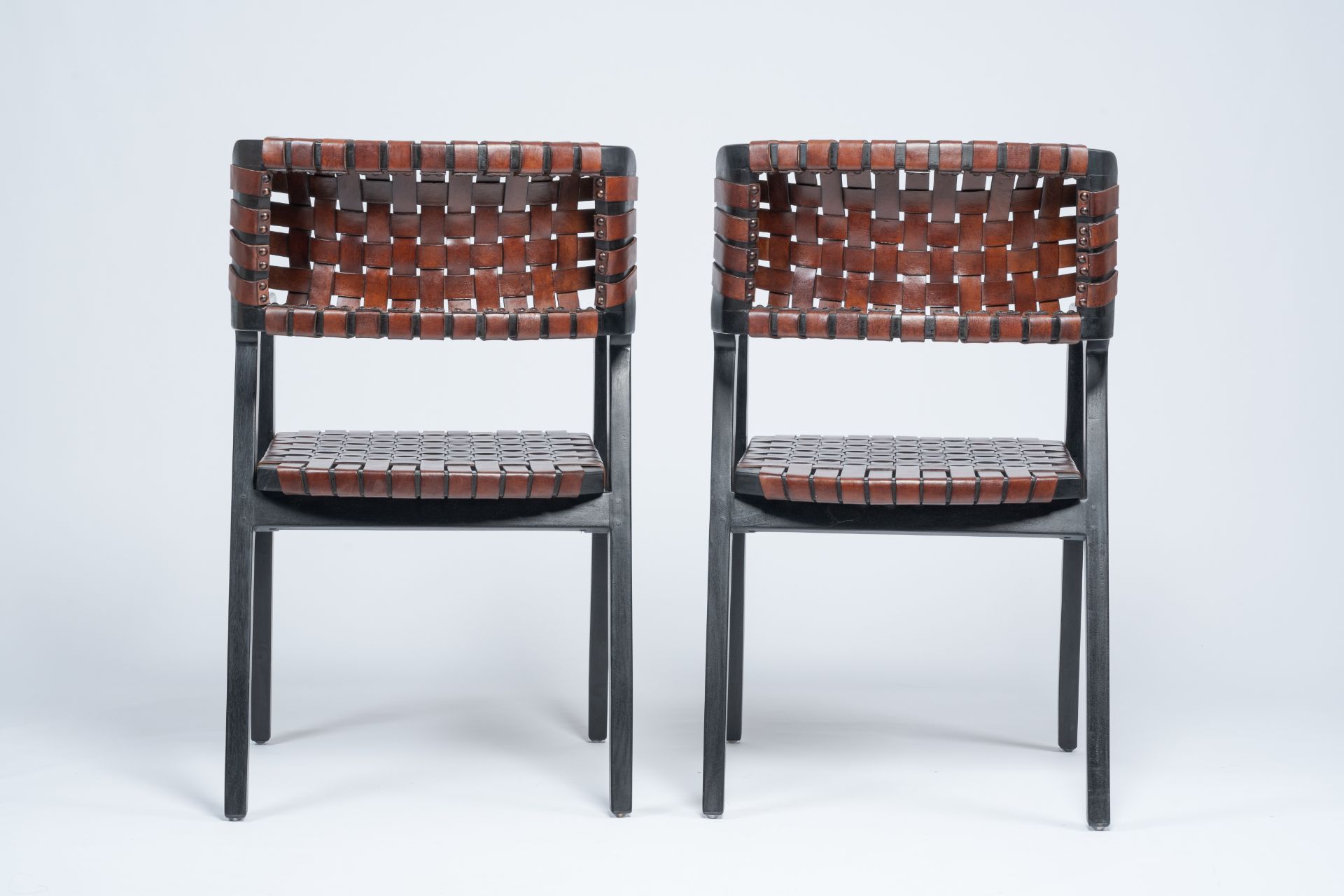 Olivier De Schrijver (1958): A pair of Brighton armchairs in double-sided brown leather and black ti - Image 5 of 9