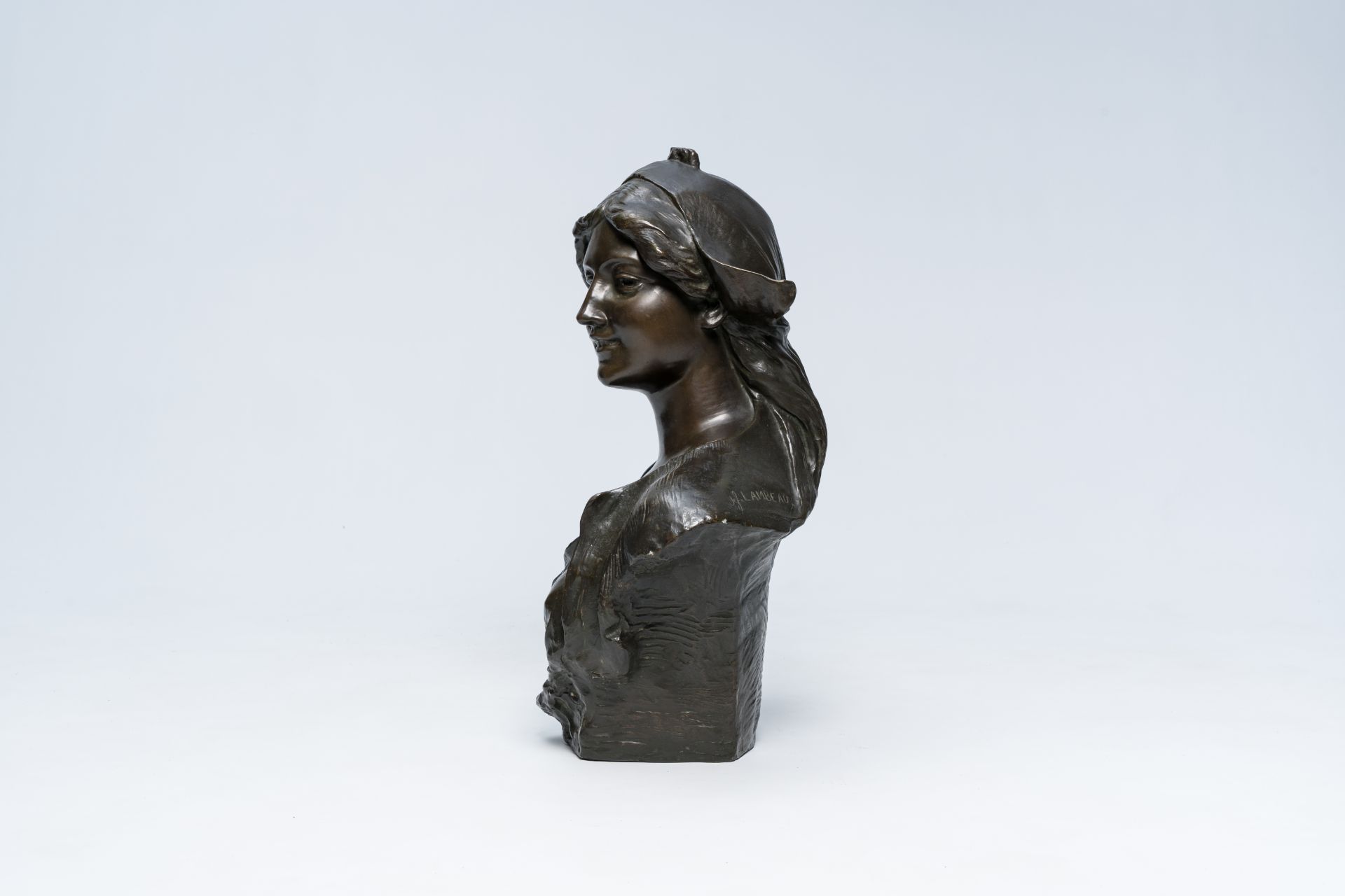 Jef Lambeaux (1852-1908): Bust of a young lady with a headdress, brown patinated bronze - Image 2 of 8