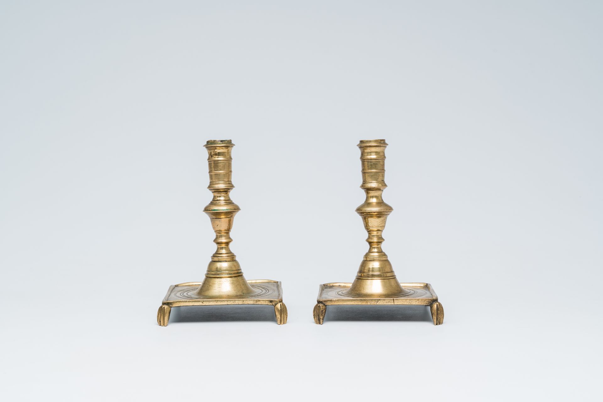 A pair of Spanish brass candlesticks, 17th/18th C. - Image 5 of 7