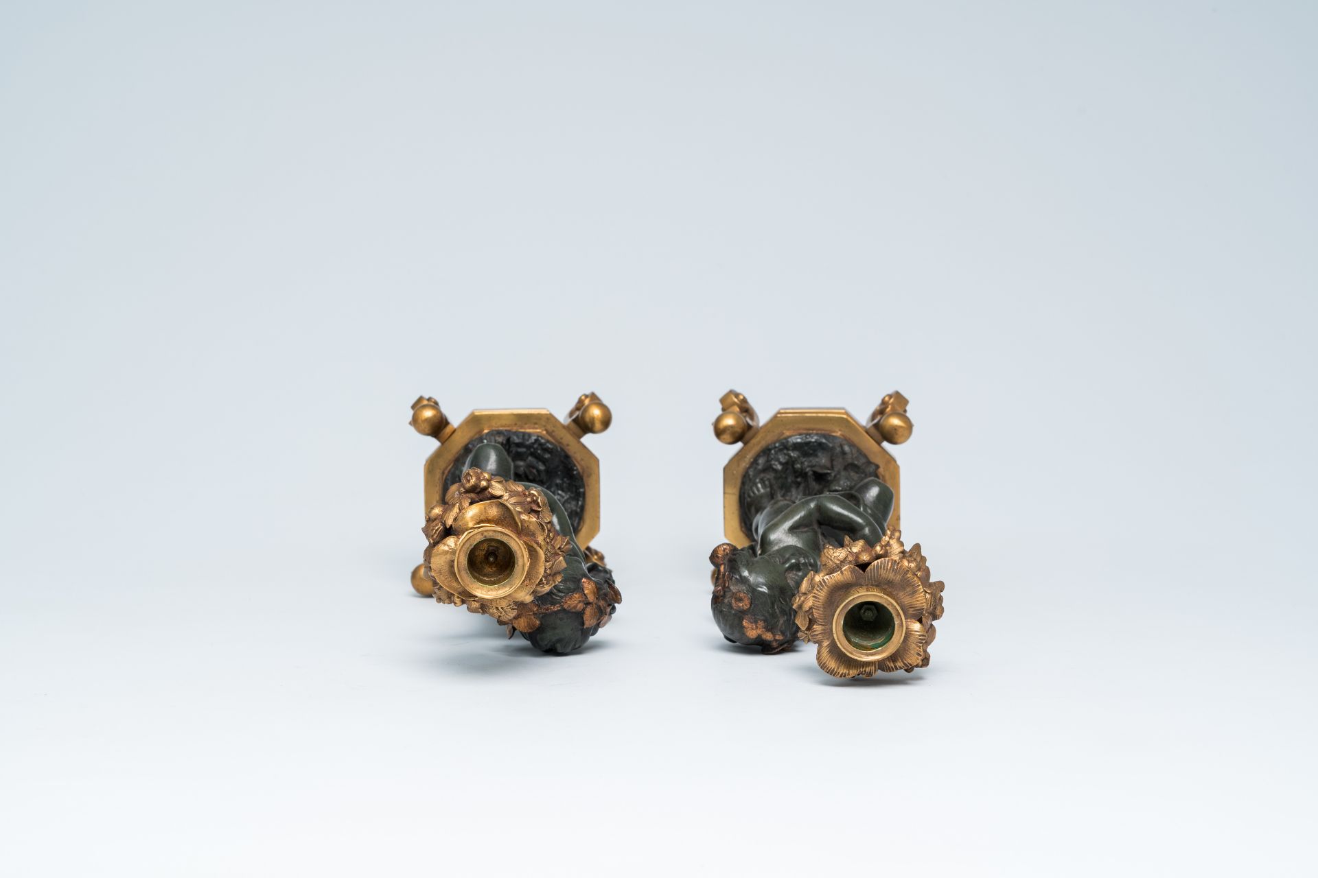 A pair of French gilt and patinated bronze candlesticks carried by putti, 19th/20th C. - Image 6 of 7