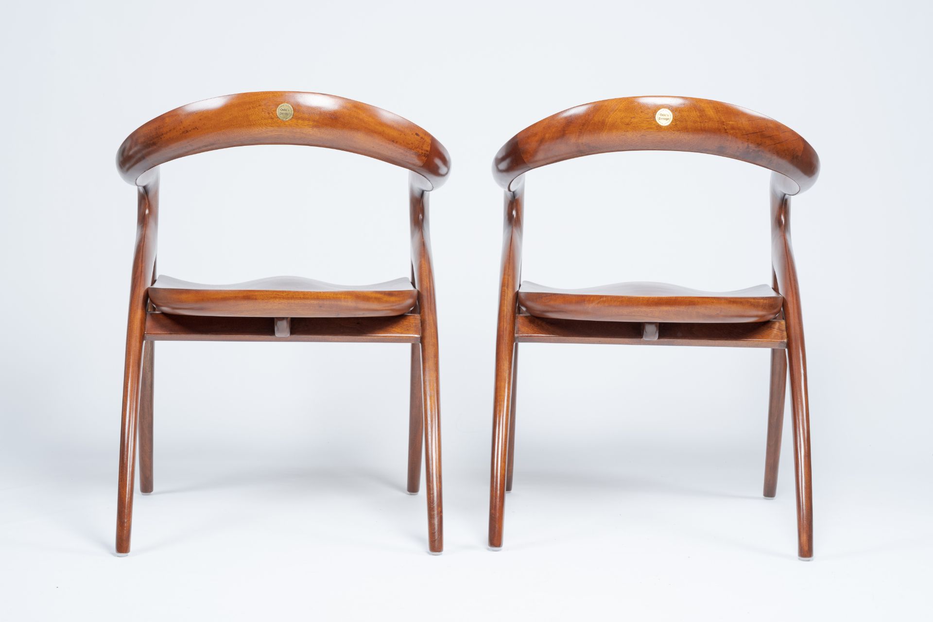 Olivier De Schrijver (1958): A pair of elegant mahogany 'Love' armchairs, ed. 127 and 128/240, 21st - Image 4 of 10