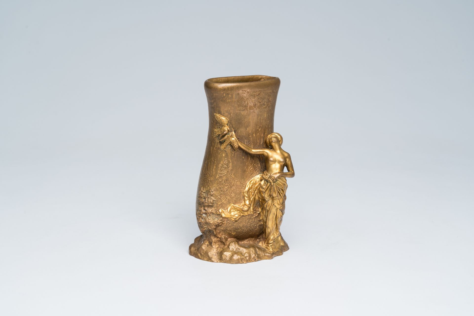 Charles Korschann (1872-1943, attributed to): A partly gilt bronze Art Nouveau vase with relief desi