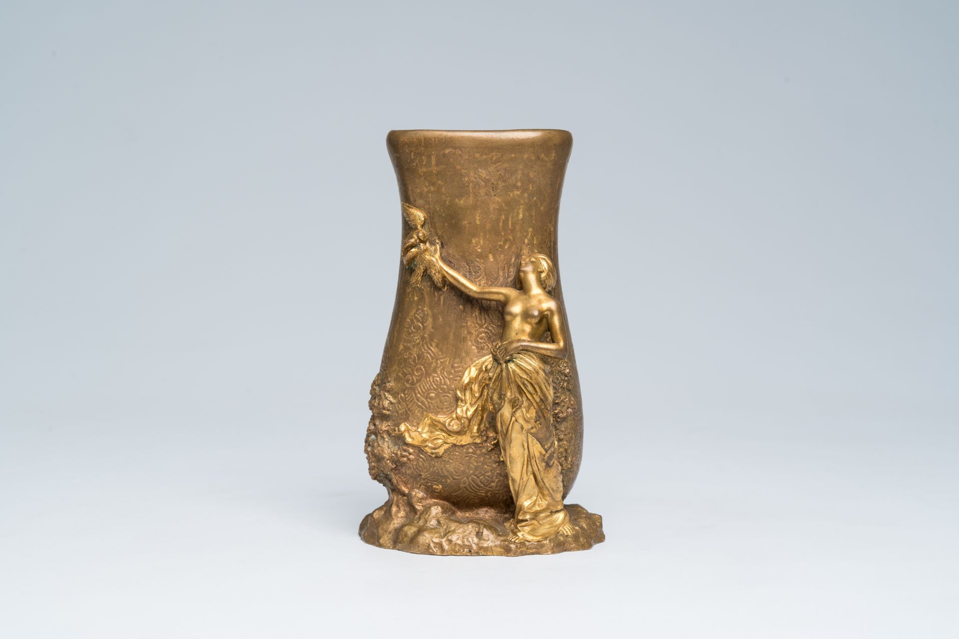 Charles Korschann (1872-1943, attributed to): A partly gilt bronze Art Nouveau vase with relief desi - Image 3 of 10