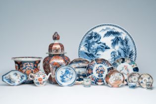 A varied collection of Japanese blue, white and Imari porcelain with floral design and landscapes, E